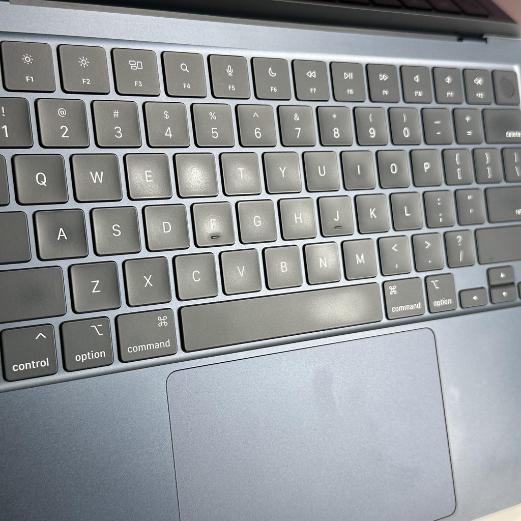 MacBook Air 13 2022 Blue 3.49 GHz M2 8-Core CPU 8GB Unified Memory 256GB Solid State Drive 8-Core GPU