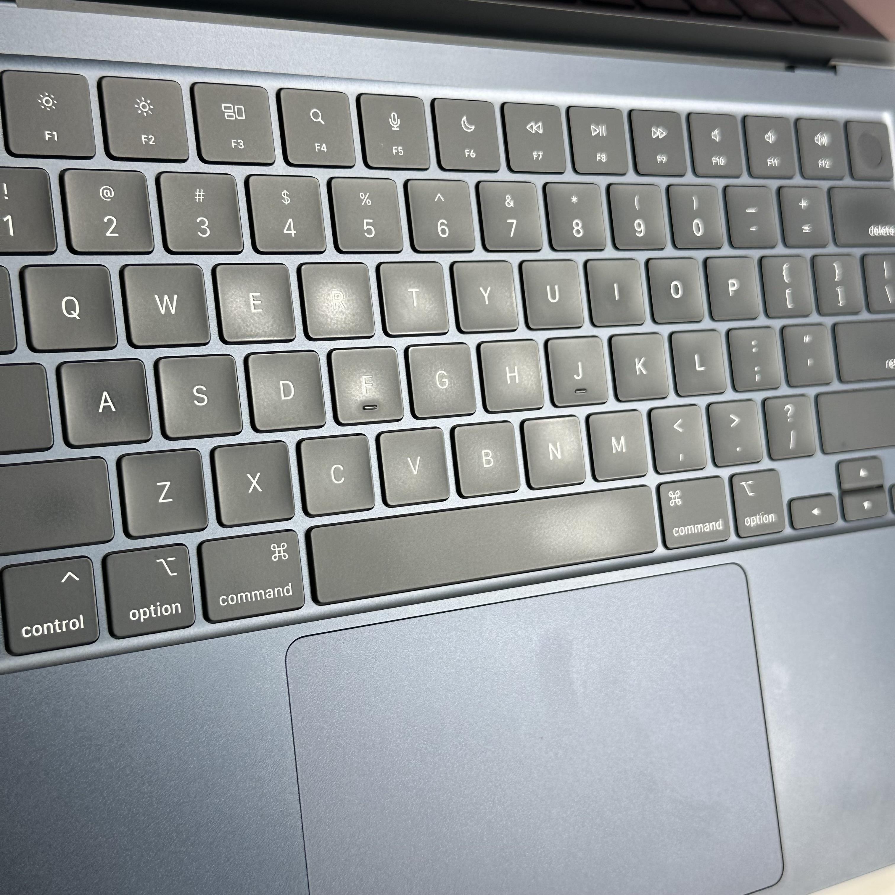 MacBook Air 13 2022 Blue 3.49 GHz M2 8-Core CPU 8GB Unified Memory 256GB Solid State Drive 8-Core GPU