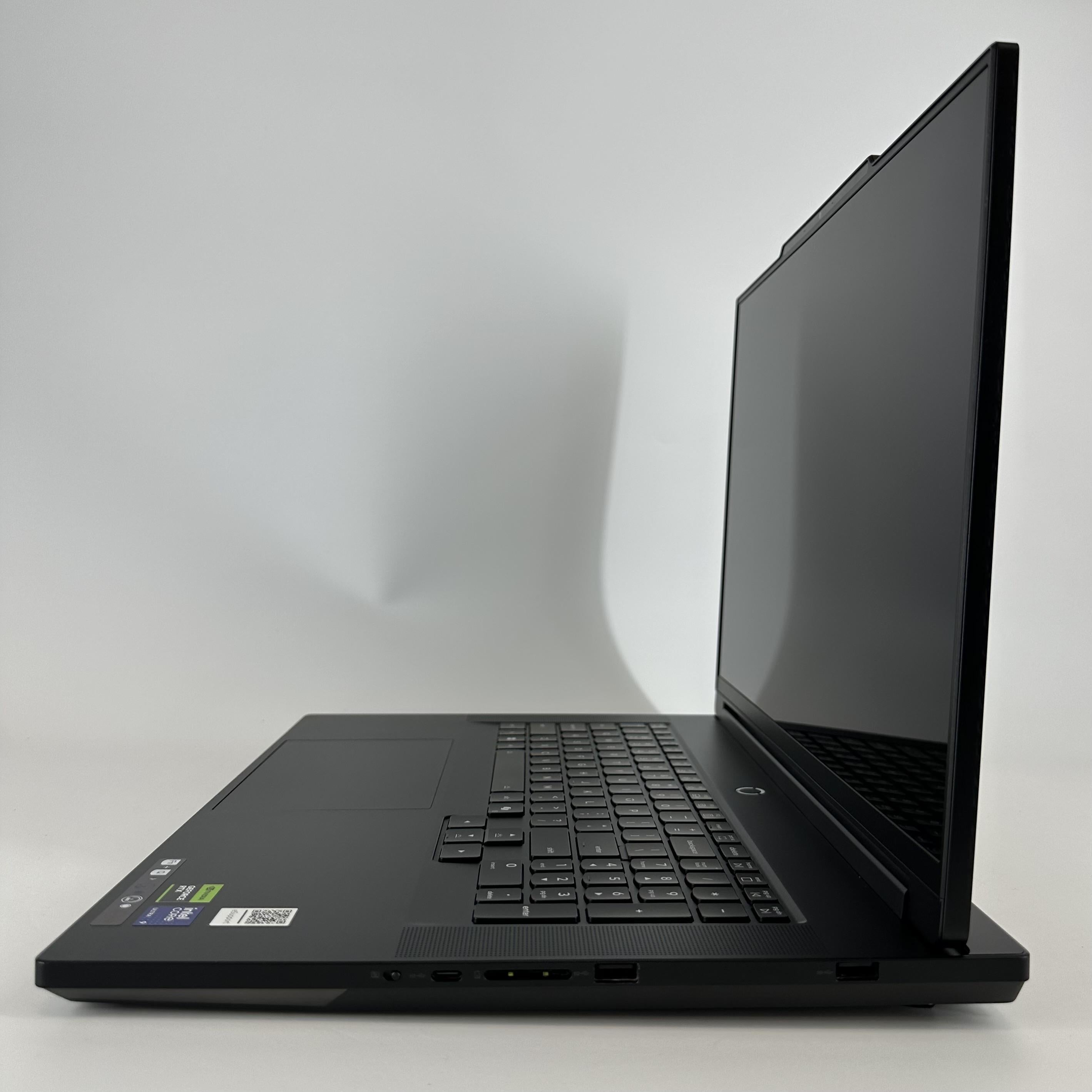 Lenovo Legion 9i Gen 10 16 Black 2.7 GHz Intel Core Ultra 9 Series 2 32GB RAM 1TB Solid State Drive NVIDIA GeForce RTX 5080 16 GB
