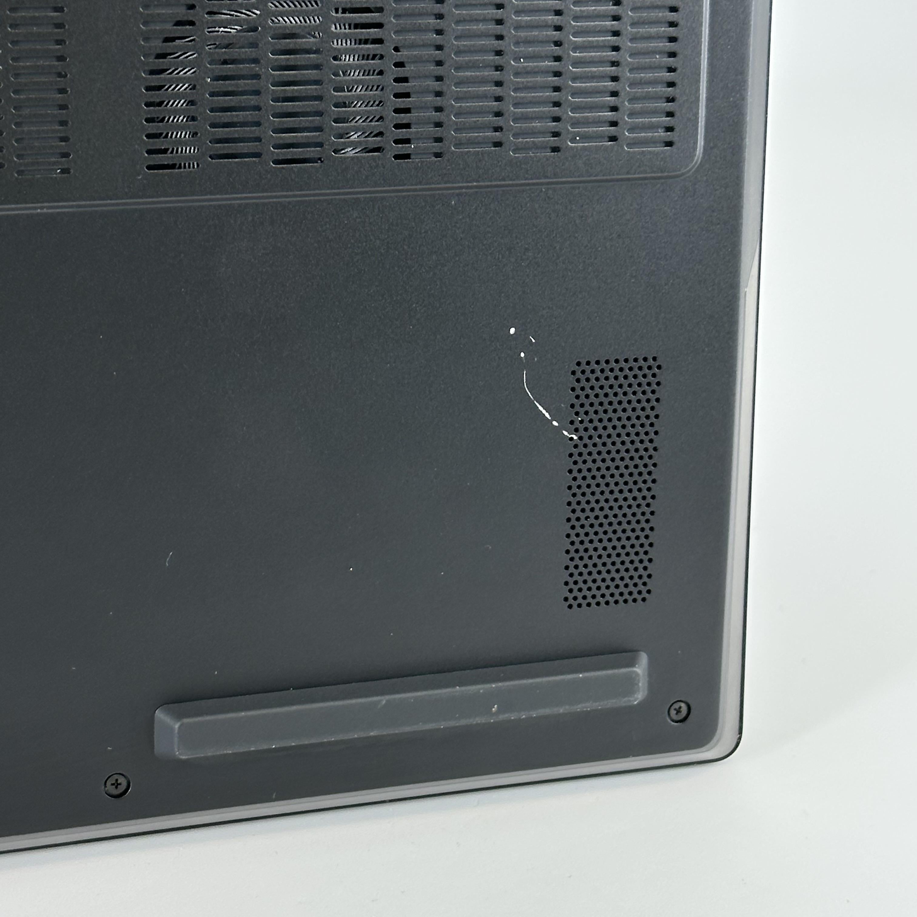 Lenovo Legion 9i Gen 10 16 Black 2.7 GHz Intel Core Ultra 9 Series 2 32GB RAM 1TB Solid State Drive NVIDIA GeForce RTX 5080 16 GB