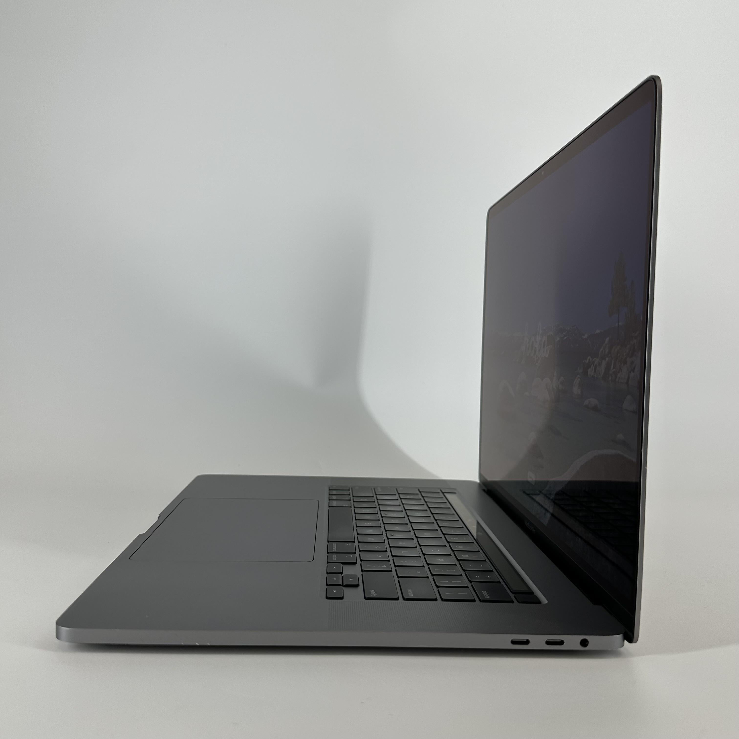 Apple MacBook Pro 16 Touch Bar 2019 Space Gray 2.6 GHz Intel Core i7 9th Gen. 32GB RAM 512GB Solid State Drive AMD Radeon Pro 5500M 4 GB