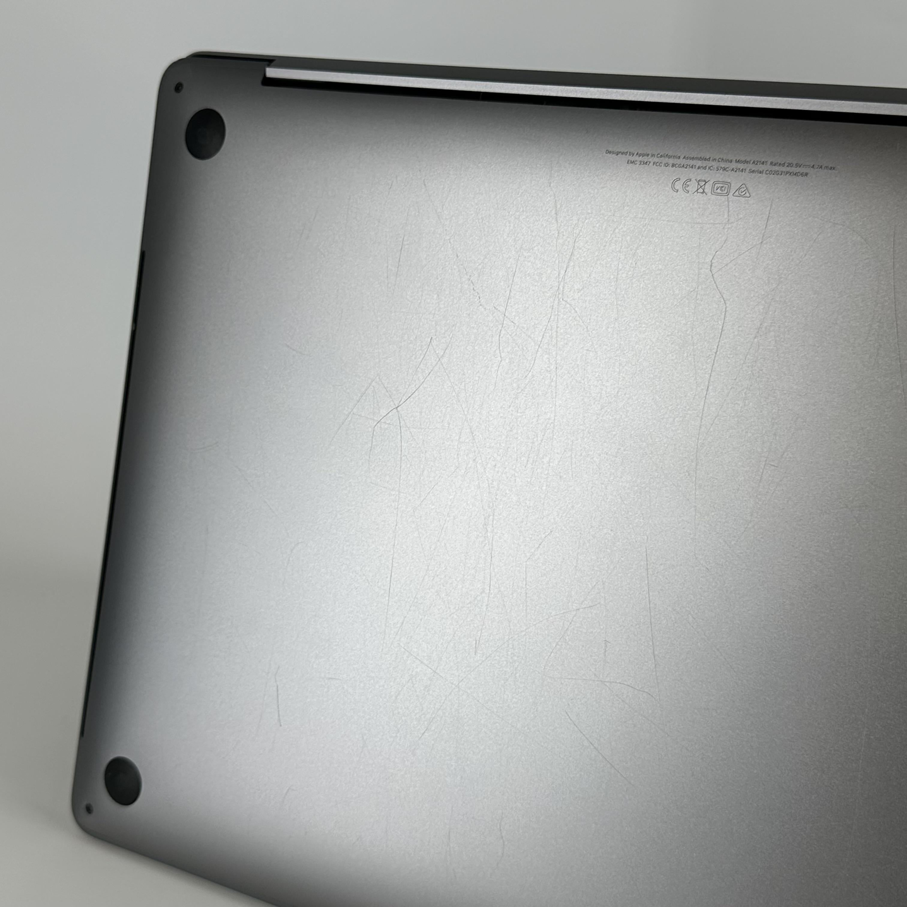 Apple MacBook Pro 16 Touch Bar 2019 Space Gray 2.6 GHz Intel Core i7 9th Gen. 32GB RAM 512GB Solid State Drive AMD Radeon Pro 5500M 4 GB