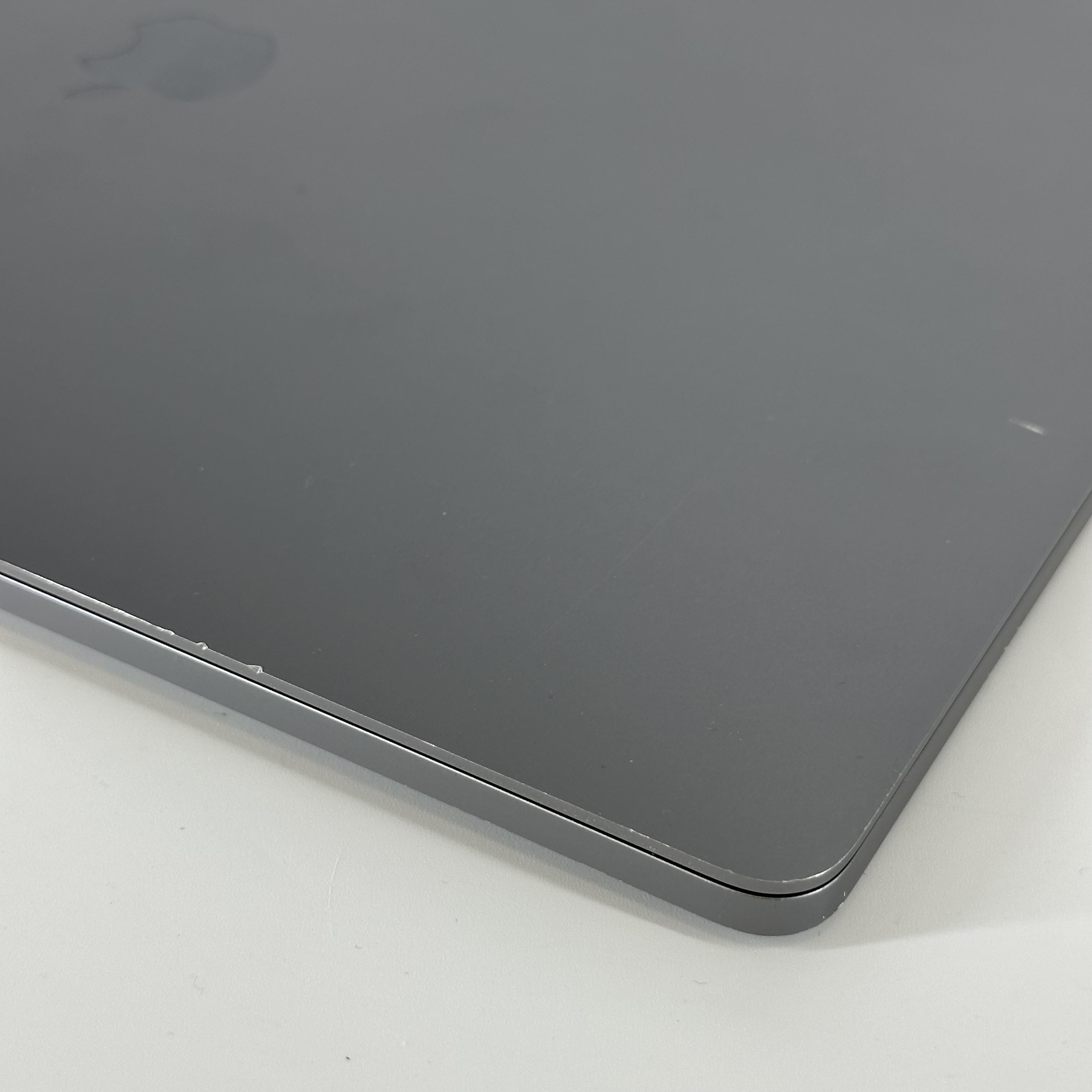 Apple MacBook Pro 16 Touch Bar 2019 Space Gray 2.6 GHz Intel Core i7 9th Gen. 32GB RAM 512GB Solid State Drive AMD Radeon Pro 5500M 4 GB