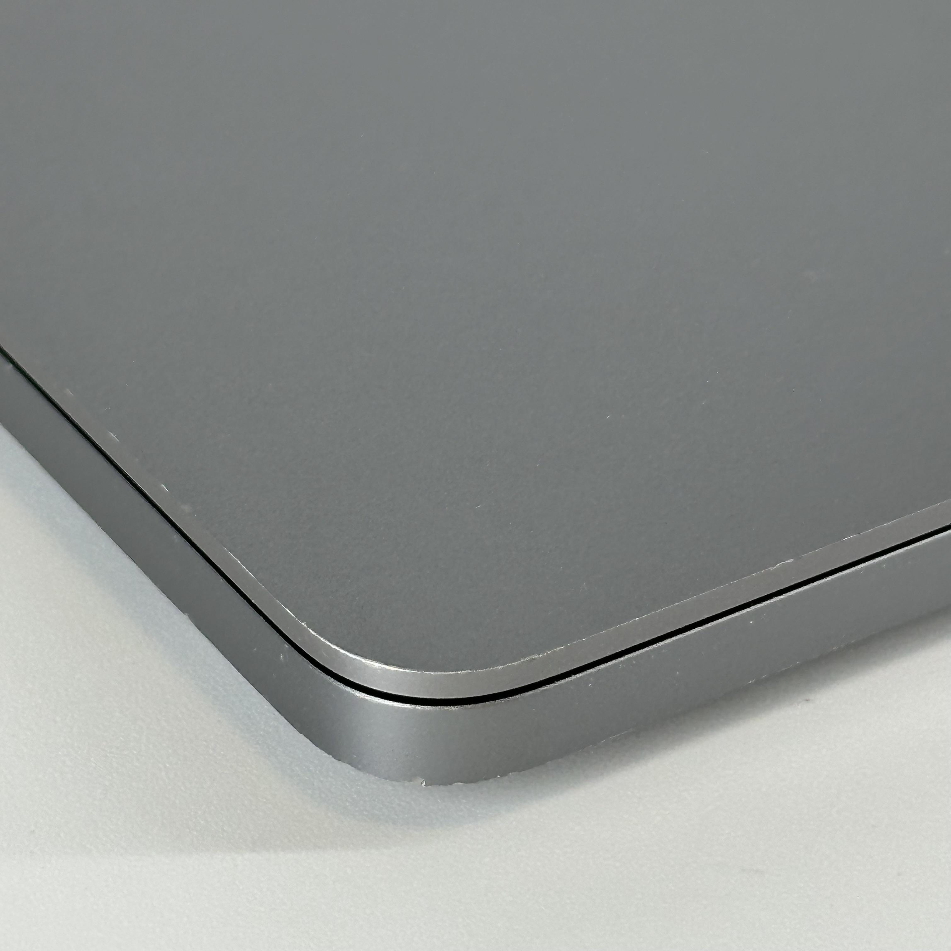 Apple MacBook Pro 16 Touch Bar 2019 Space Gray 2.6 GHz Intel Core i7 9th Gen. 32GB RAM 512GB Solid State Drive AMD Radeon Pro 5500M 4 GB