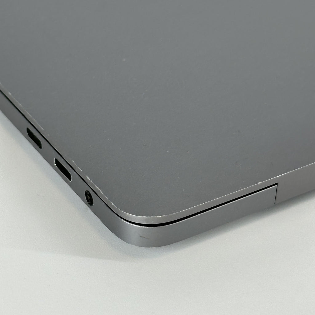 Apple MacBook Pro 16 Touch Bar 2019 Space Gray 2.6 GHz Intel Core i7 9th Gen. 32GB RAM 512GB Solid State Drive AMD Radeon Pro 5500M 4 GB