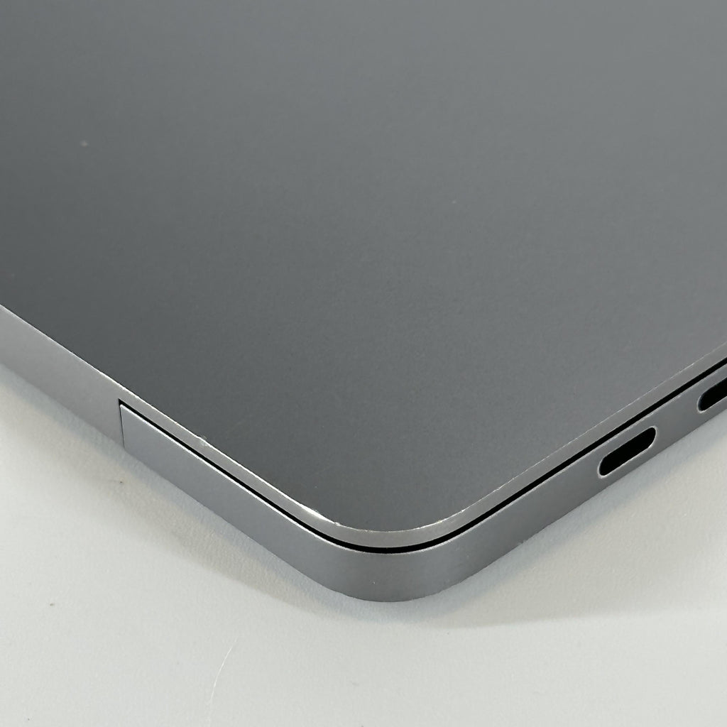 Apple MacBook Pro 16 Touch Bar 2019 Space Gray 2.6 GHz Intel Core i7 9th Gen. 32GB RAM 512GB Solid State Drive AMD Radeon Pro 5500M 4 GB