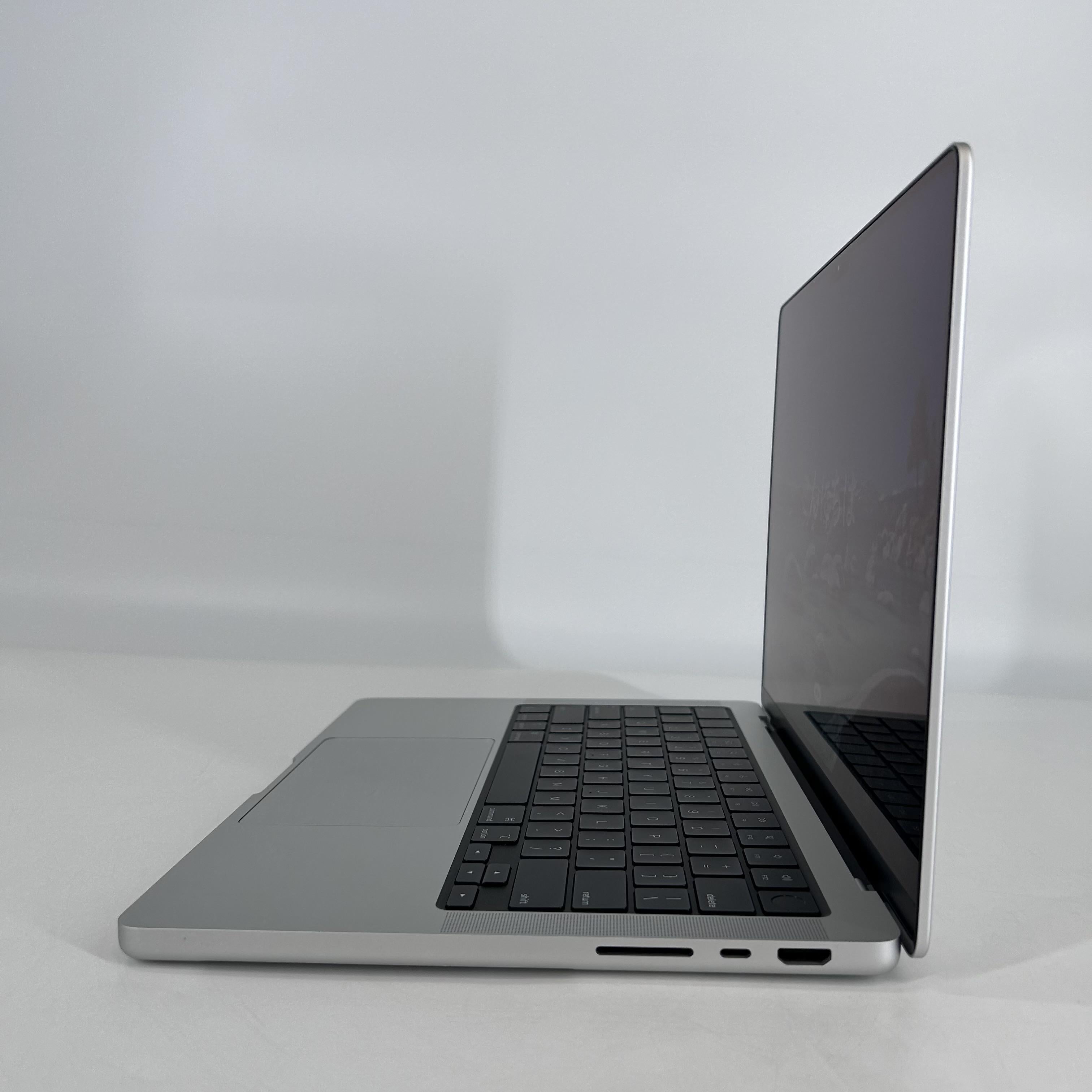 Apple MacBook Pro 14 2025 Silver M5 10-Core CPU 16GB Unified Memory 512GB Solid State Drive 10-Core GPU