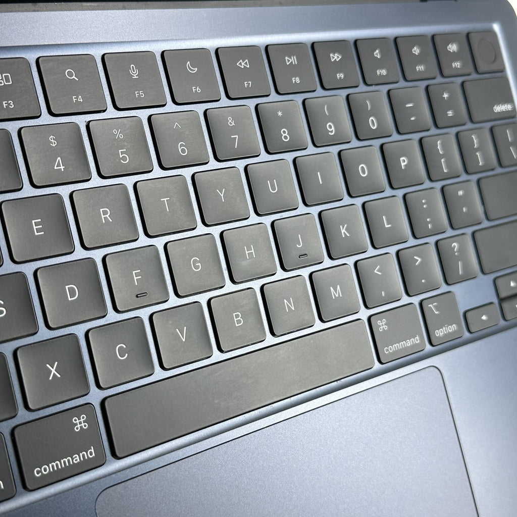 Apple MacBook Air 13 2022 Blue 3.49 GHz M2 8-Core CPU 8GB Unified Memory 256GB Solid State Drive 8-Core GPU