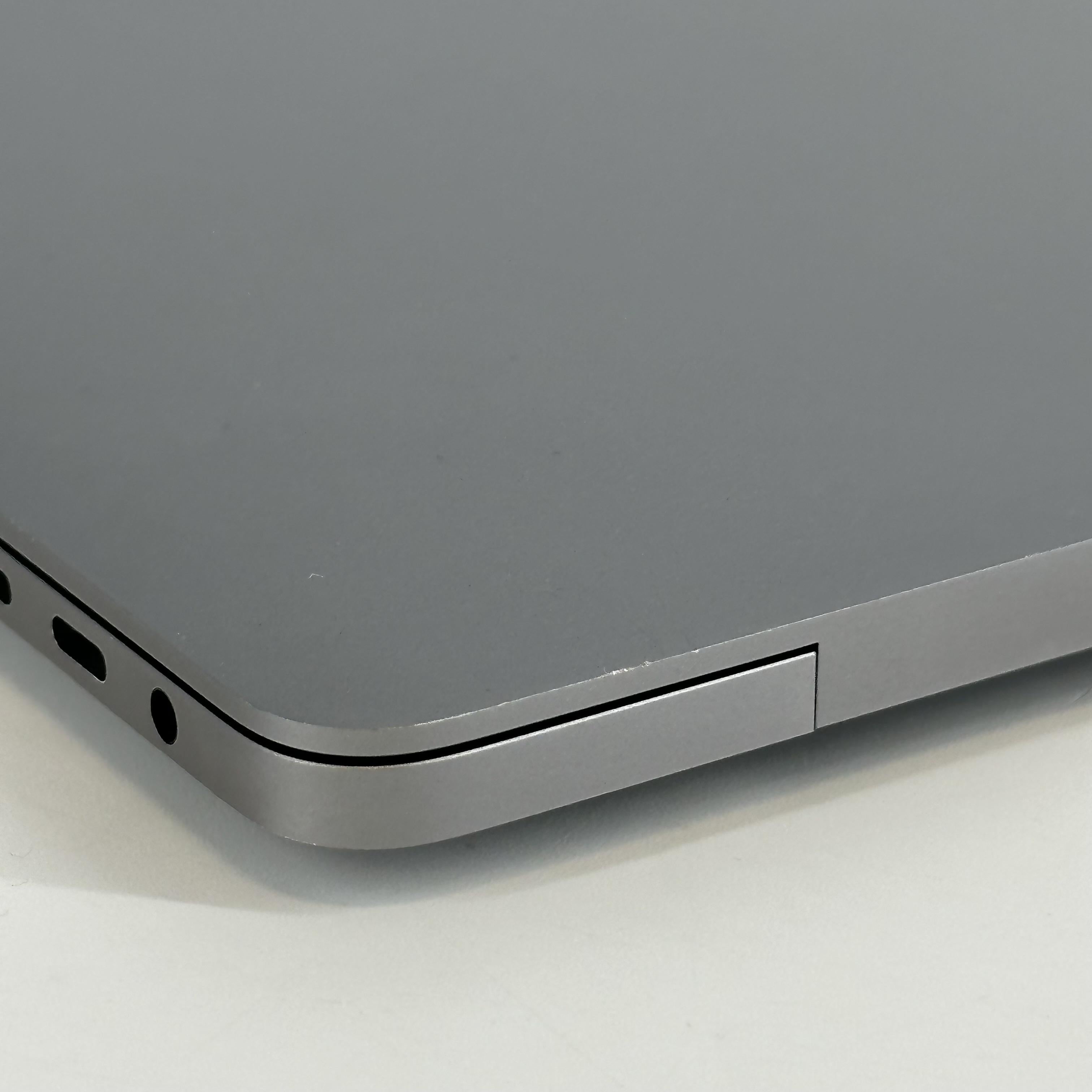 Apple MacBook Pro 16 Touch Bar 2019 Space Gray 2.4 GHz Intel Core i9 9th Gen. 32GB RAM 1TB Solid State Drive AMD Radeon Pro 5500M 8 GB