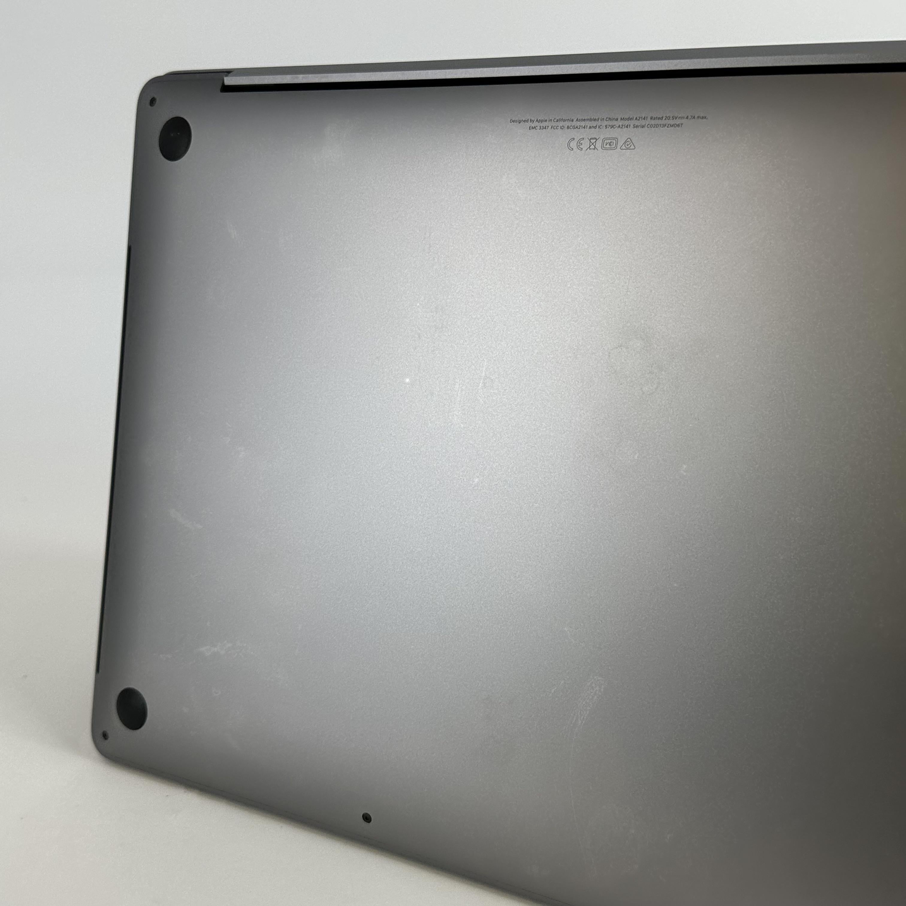 Apple MacBook Pro 16 Touch Bar 2019 Space Gray 2.4 GHz Intel Core i9 9th Gen. 32GB RAM 1TB Solid State Drive AMD Radeon Pro 5500M 8 GB