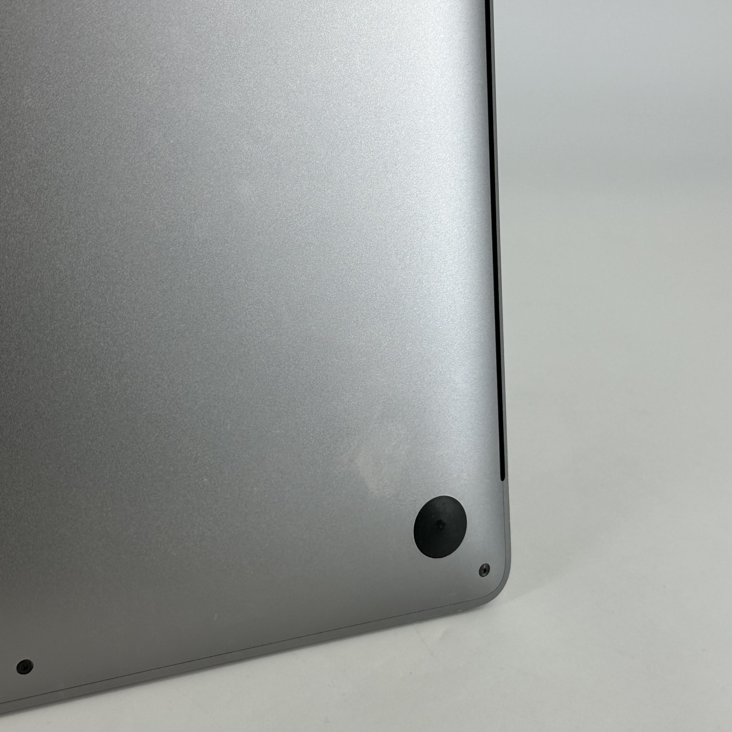 Apple MacBook Pro 16 Touch Bar 2019 Space Gray 2.4 GHz Intel Core i9 9th Gen. 32GB RAM 1TB Solid State Drive AMD Radeon Pro 5500M 8 GB