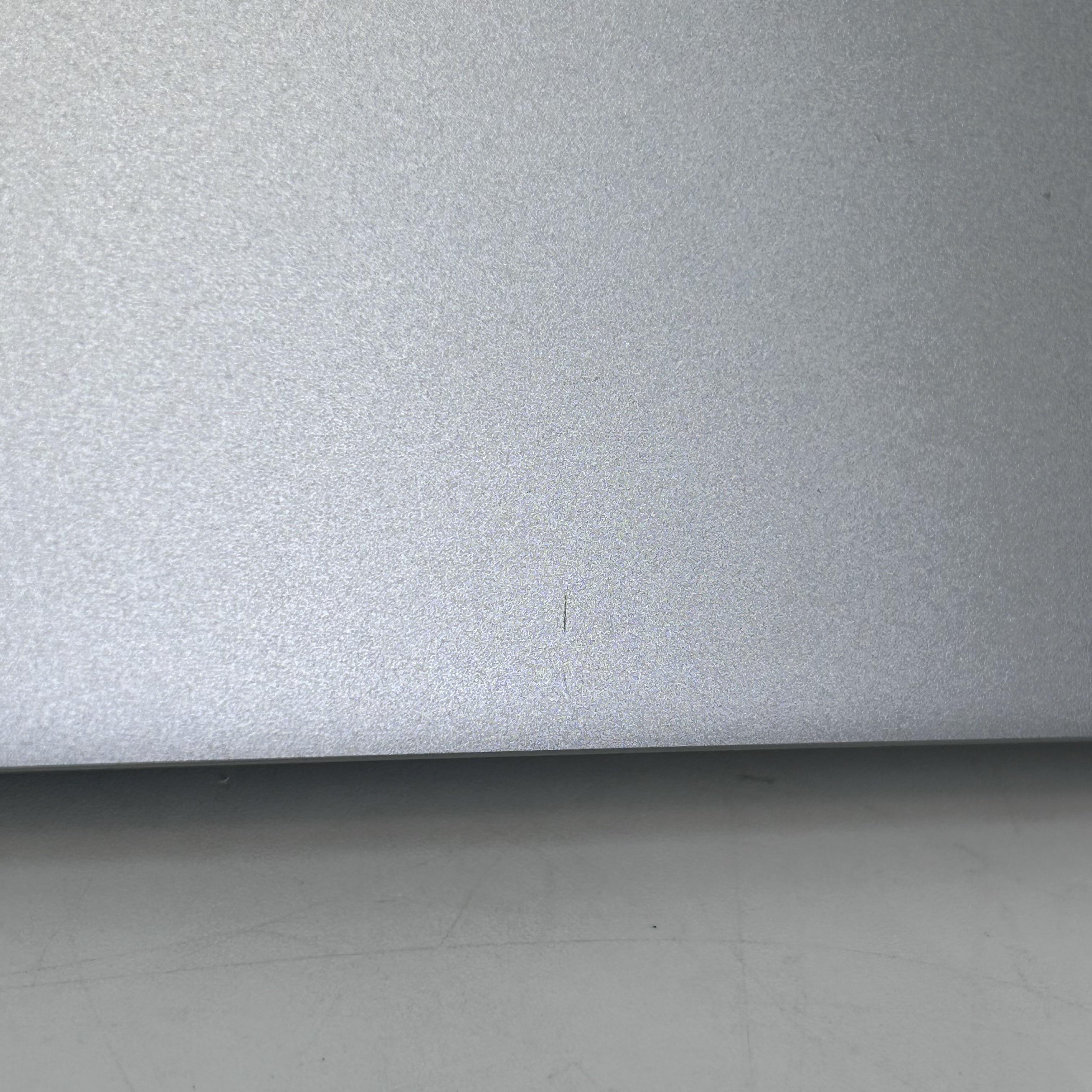 Dell XPS 13 9350 Silver 2.2 GHz Intel Core i7 6th Gen. 16GB RAM 512GB Solid State Drive