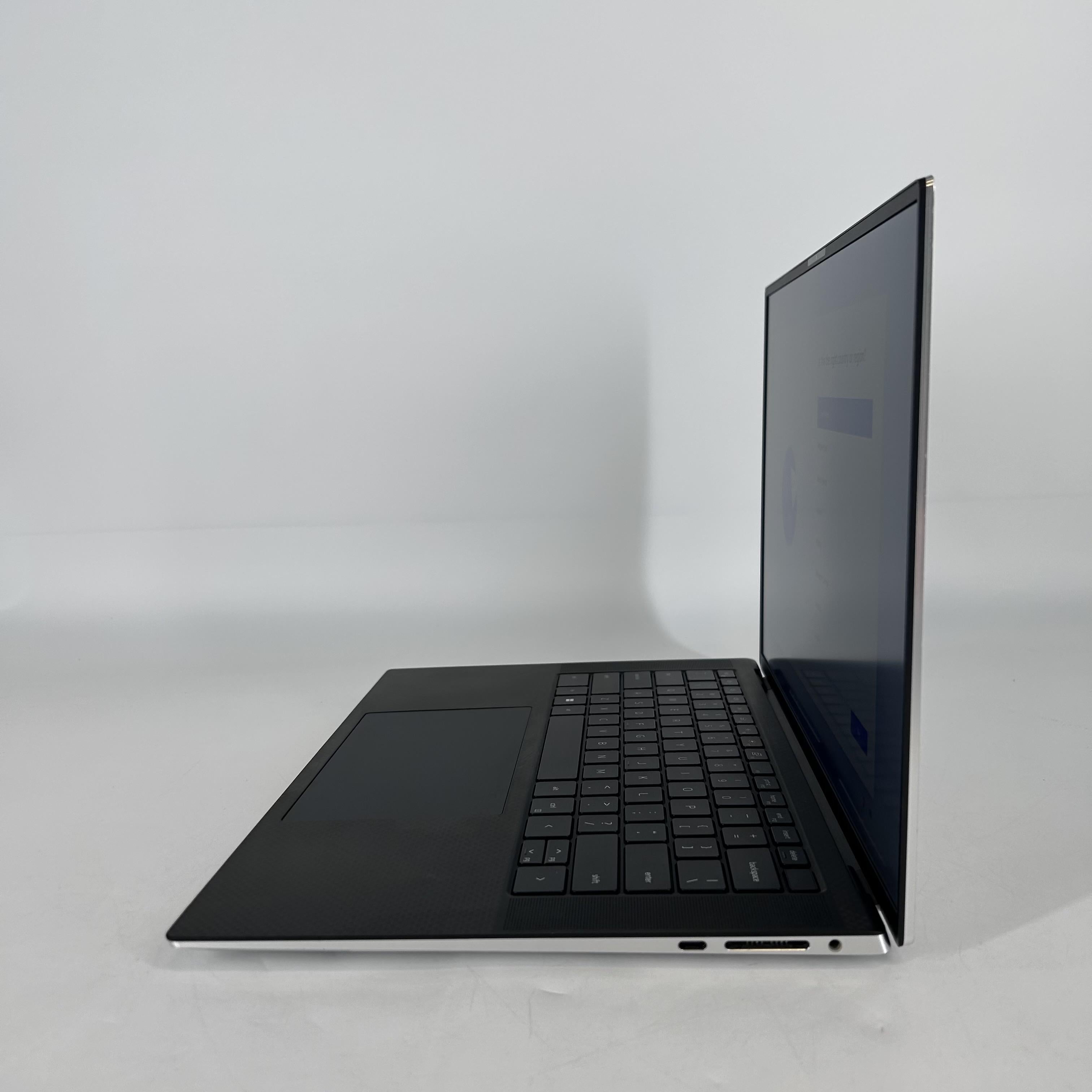 Dell XPS 15 9520 Silver 2.3 GHz Intel Core i7 12th Gen. 32GB RAM 1TB Solid State Drive
