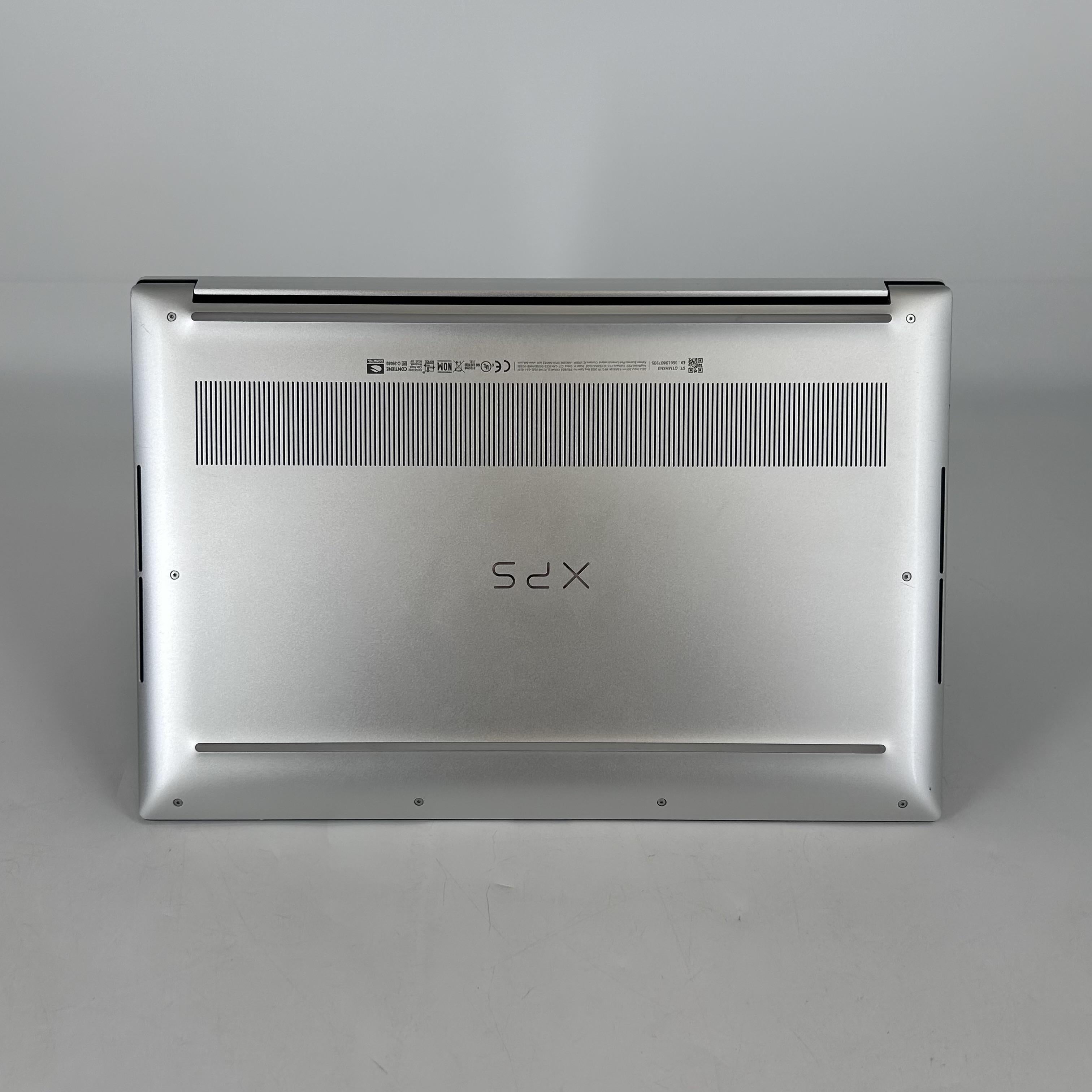 Dell XPS 15 9520 Silver 2.3 GHz Intel Core i7 12th Gen. 32GB RAM 1TB Solid State Drive