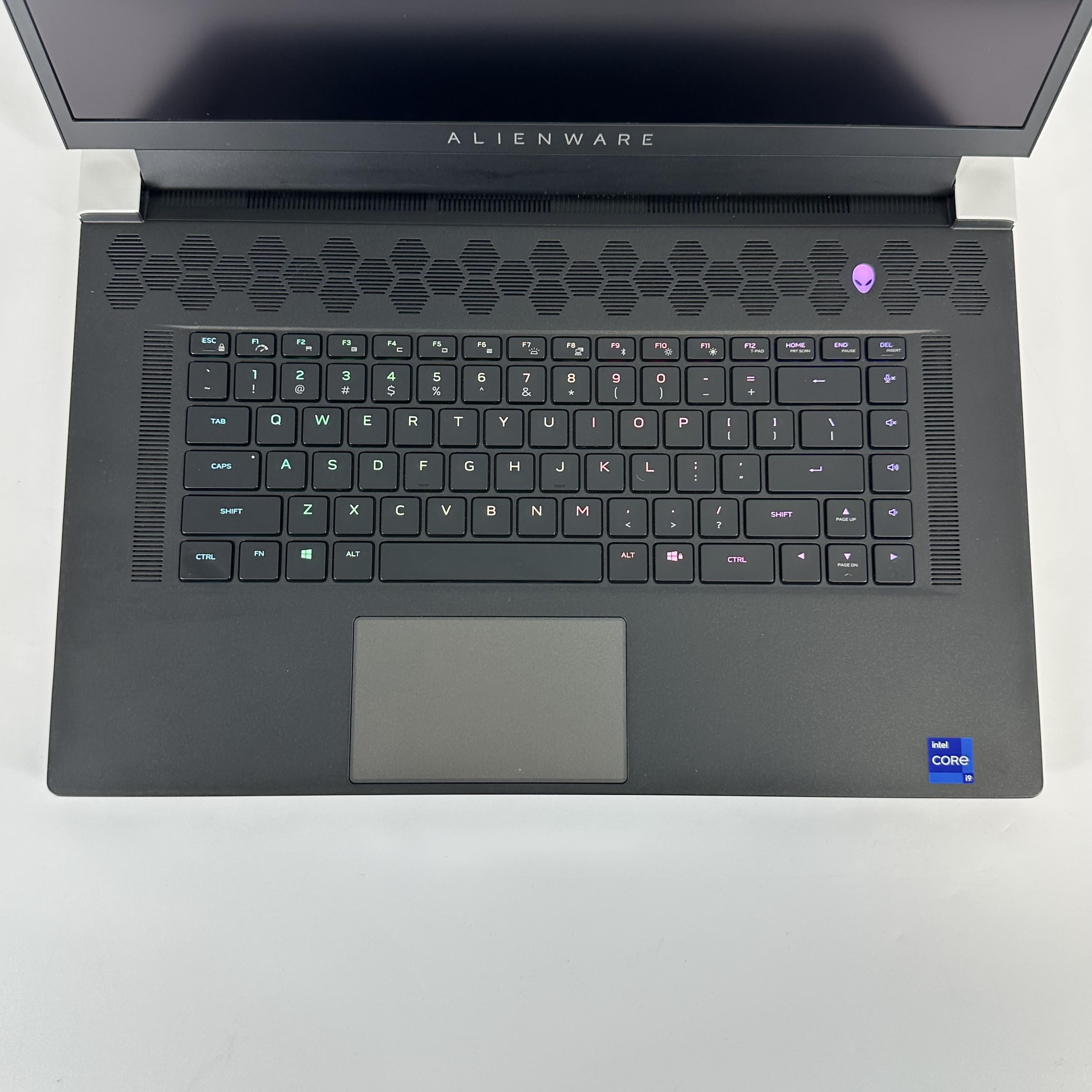 Dell Alienware X17 R1 White 2.6 GHz Intel Core i9 11th Gen. 64GB RAM 4TB Solid State Drive NVIDIA GeForce RTX 3080 16 GB