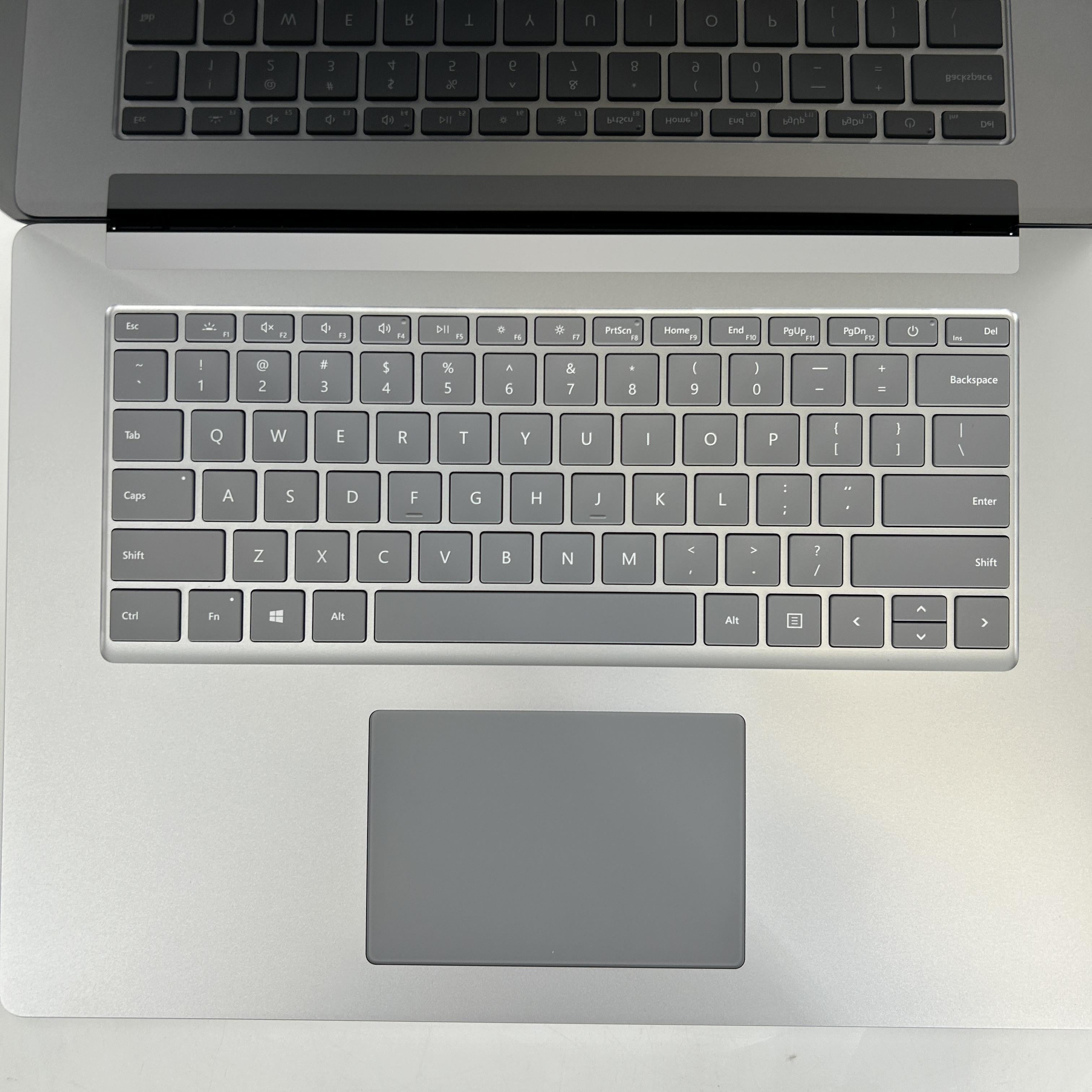 Microsoft Surface Laptop 3 15 Platinum 1.3 GHz Intel Core i7 10th Gen. 16GB RAM 512GB Solid State Drive