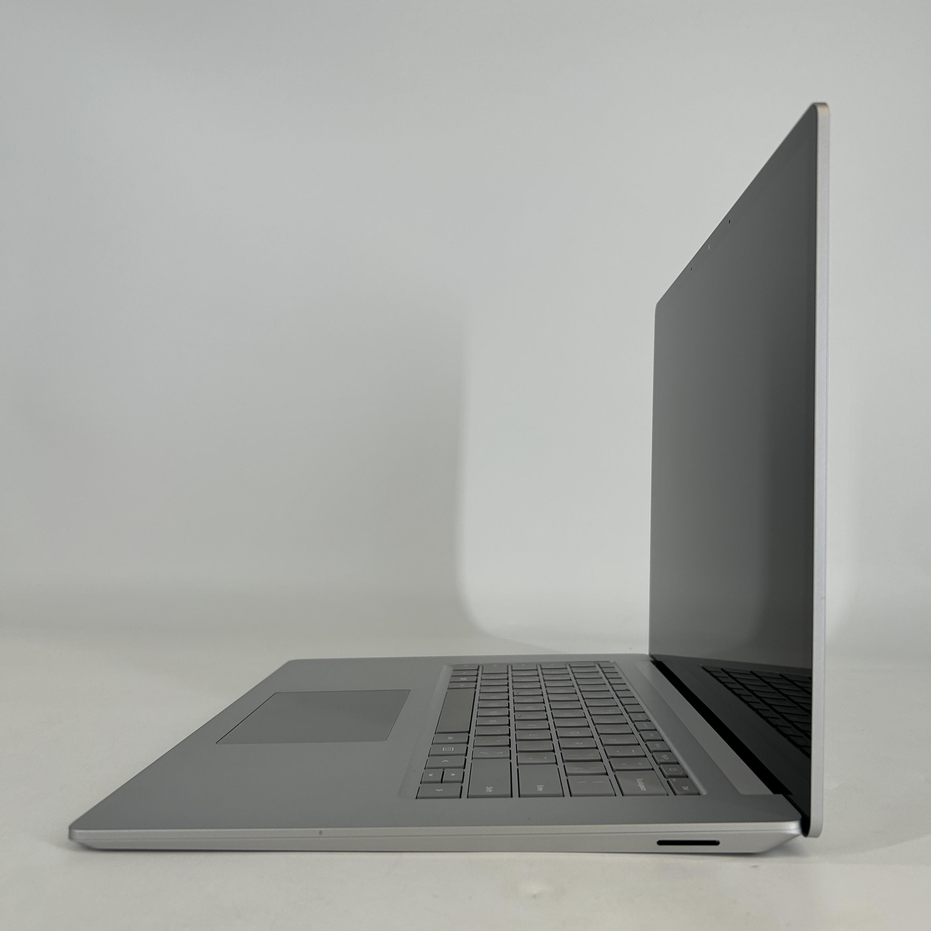 Microsoft Surface Laptop 3 15 Platinum 1.3 GHz Intel Core i7 10th Gen. 16GB RAM 512GB Solid State Drive