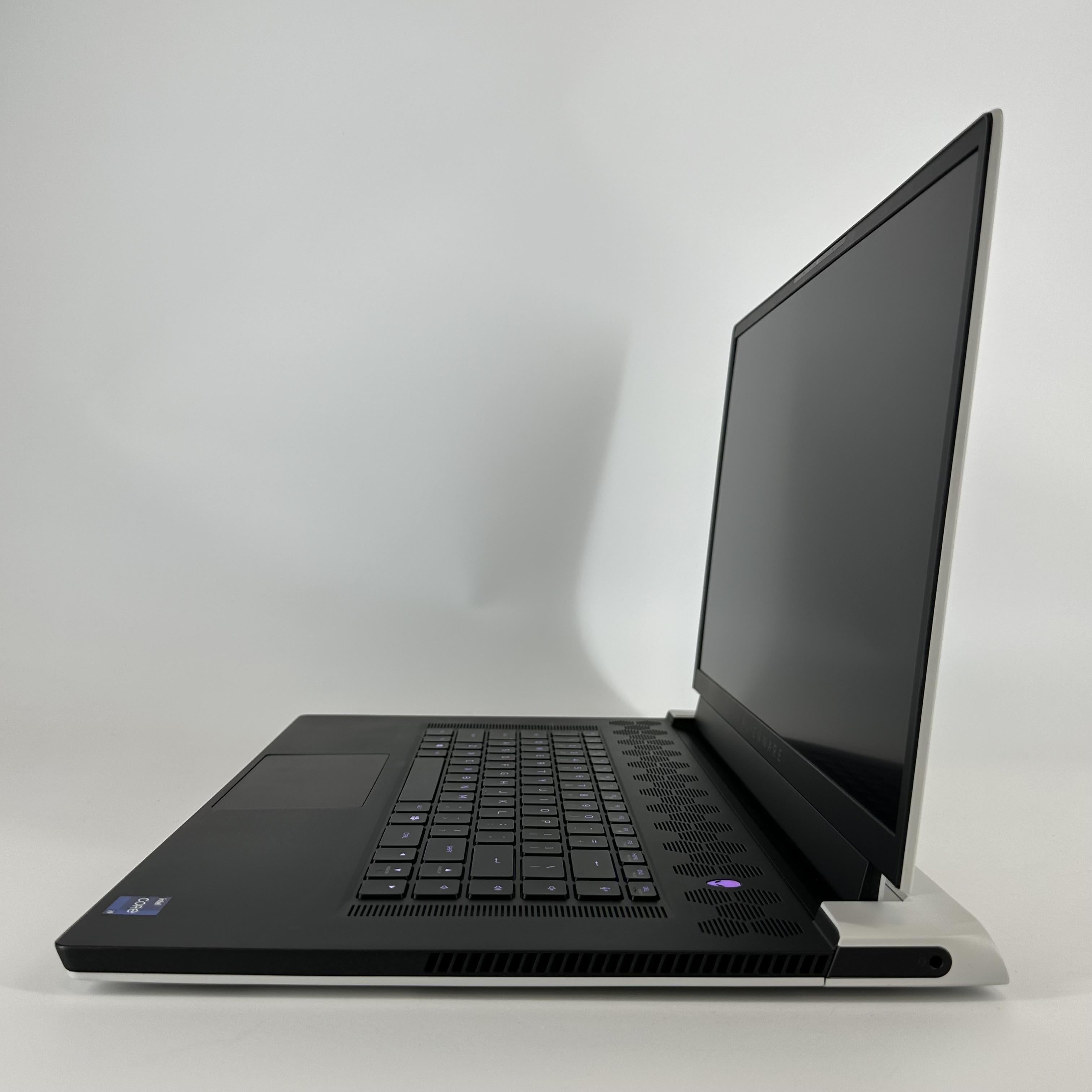 Dell Alienware X17 R1 White 2.6 GHz Intel Core i9 11th Gen. 64GB RAM 4TB Solid State Drive NVIDIA GeForce RTX 3080 16 GB