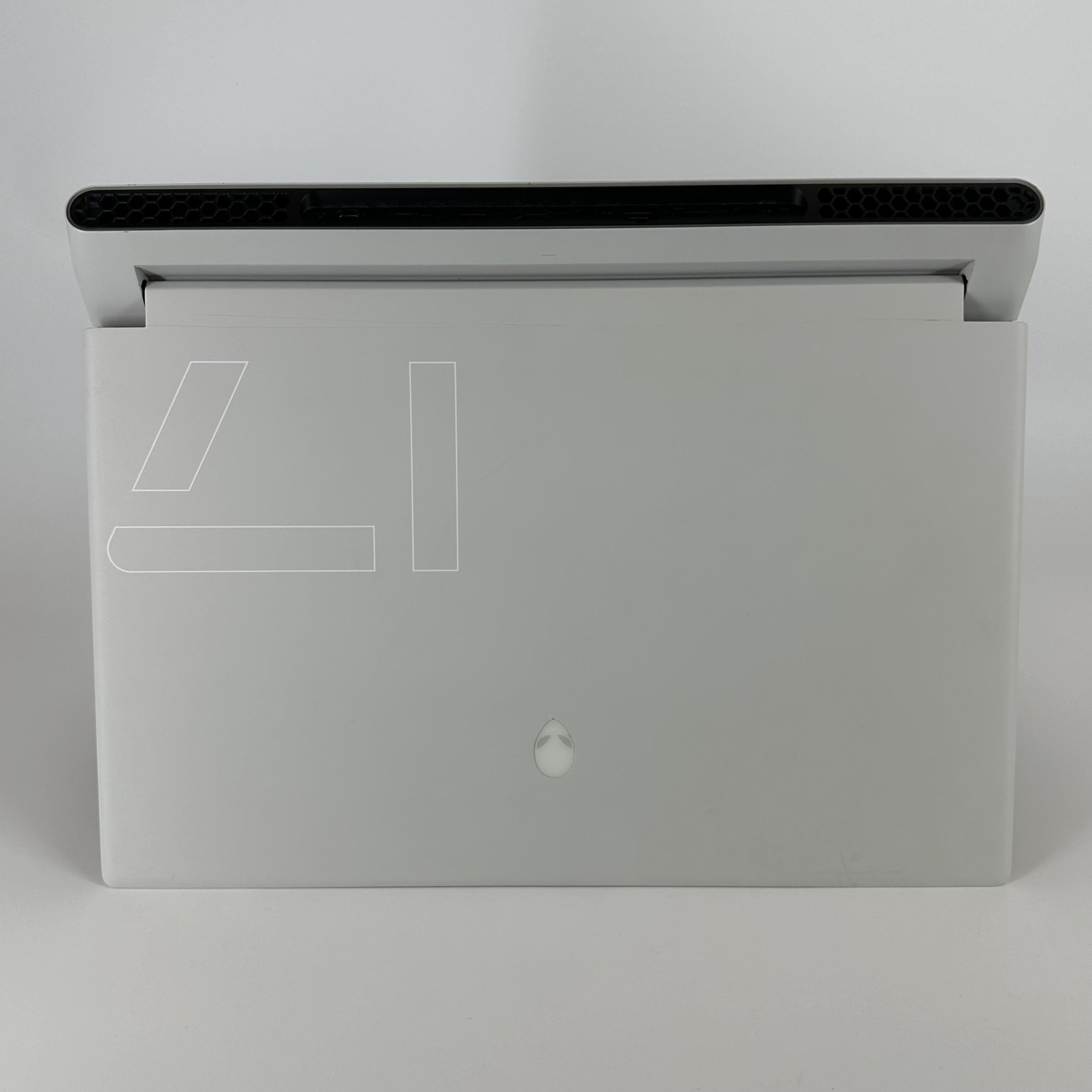 Dell Alienware X17 R1 White 2.6 GHz Intel Core i9 11th Gen. 64GB RAM 4TB Solid State Drive NVIDIA GeForce RTX 3080 16 GB