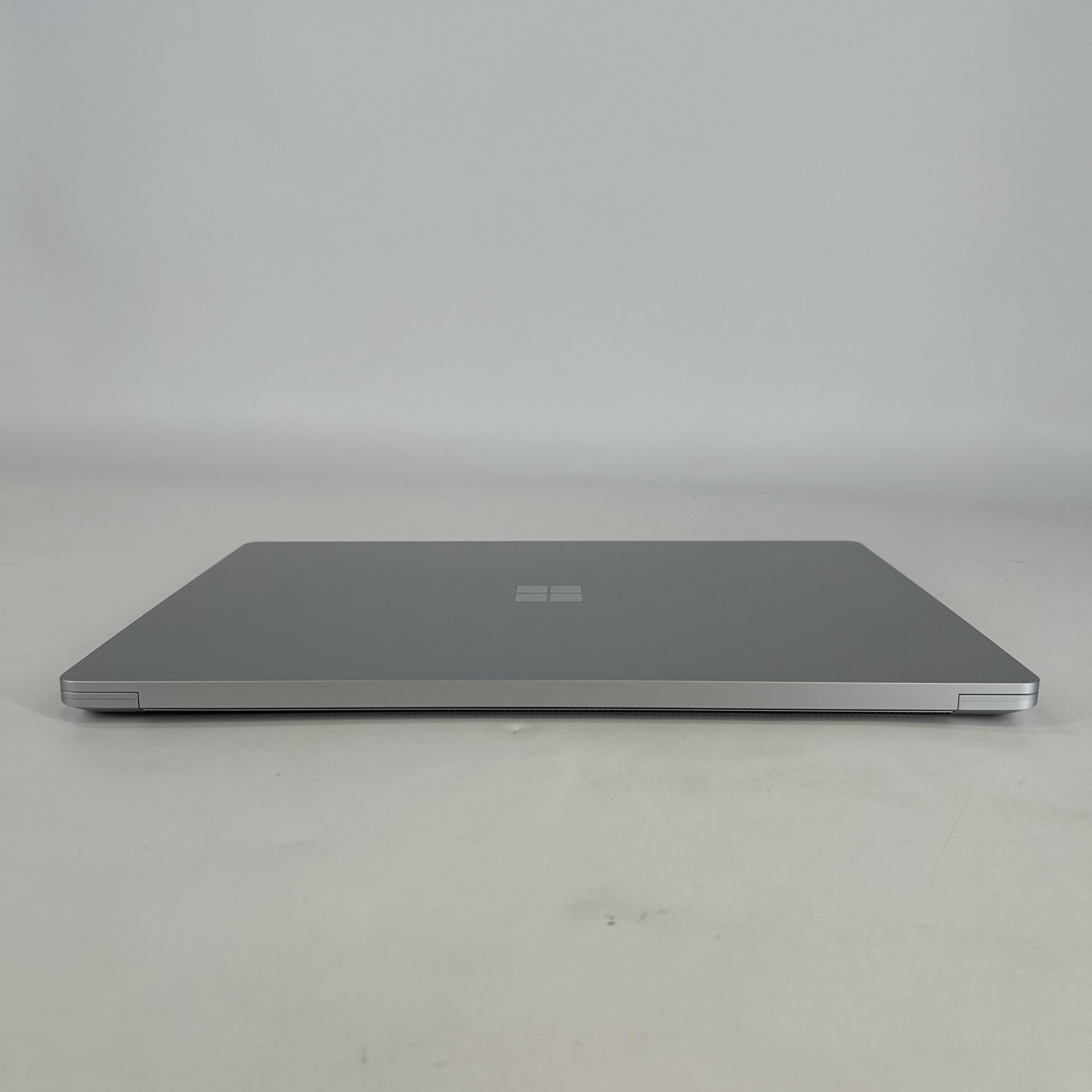 Microsoft Surface Laptop 3 15 Platinum 1.3 GHz Intel Core i7 10th Gen. 16GB RAM 512GB Solid State Drive