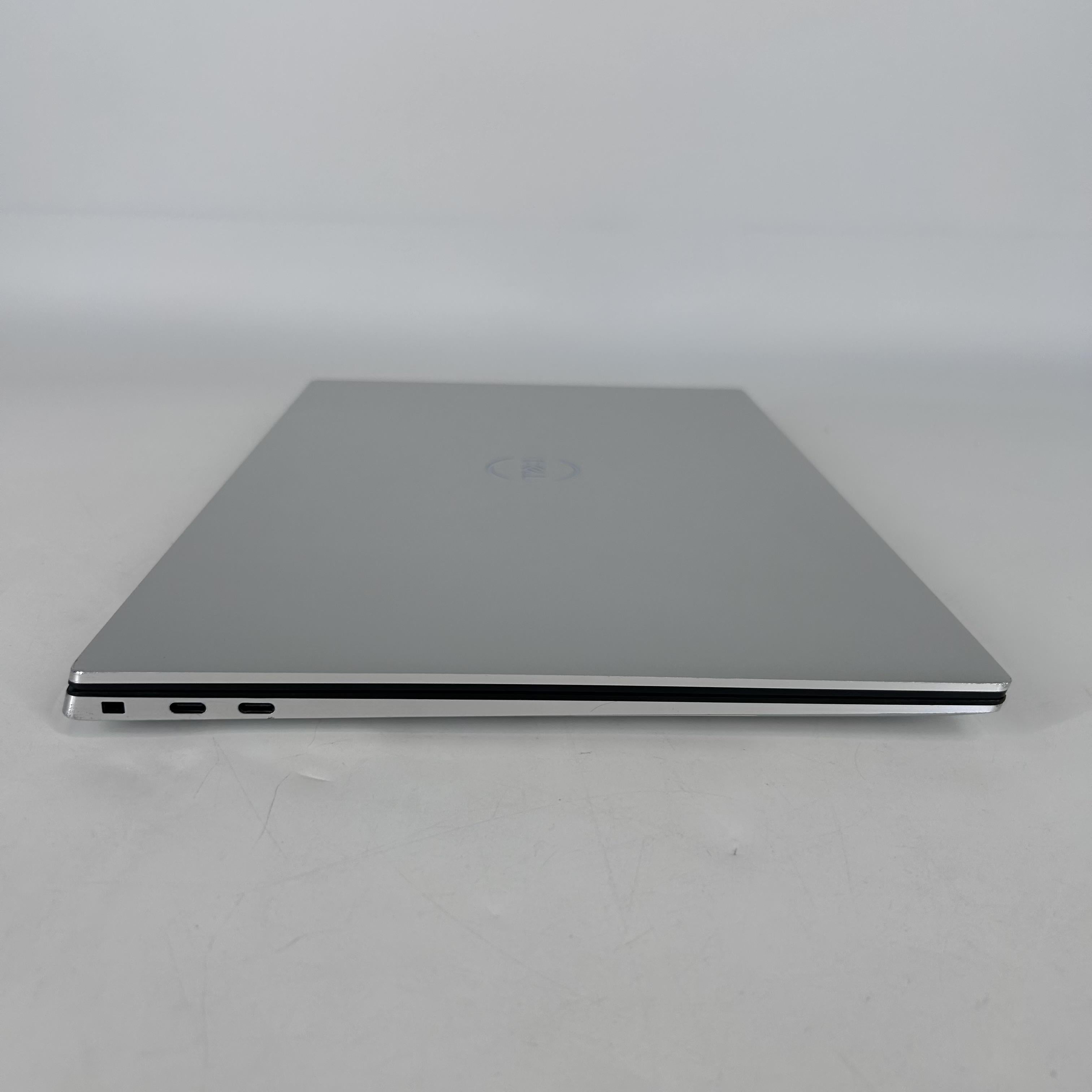 Dell XPS 15 9520 Silver 2.3 GHz Intel Core i7 12th Gen. 32GB RAM 1TB Solid State Drive