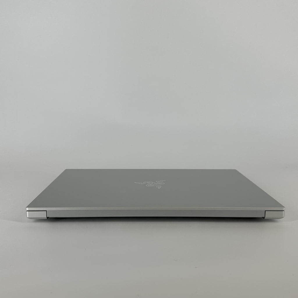 Razer Blade 14 2025 White 2.0 GHz AMD Ryzen AI 9 365 32GB RAM 2TB Solid State Drive NVIDIA GeForce RTX 5070 8 GB