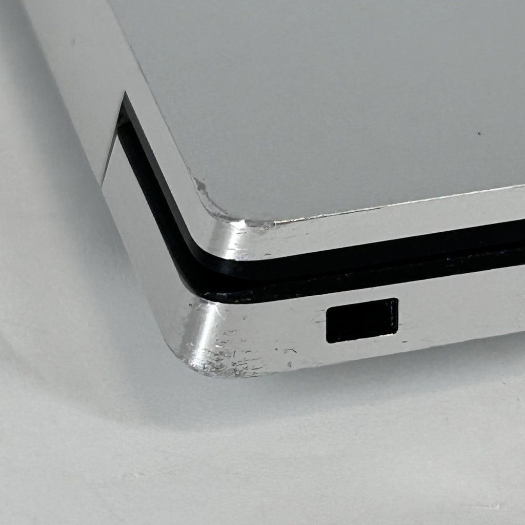 Dell XPS 15 9520 Silver 2.3 GHz Intel Core i7 12th Gen. 32GB RAM 1TB Solid State Drive