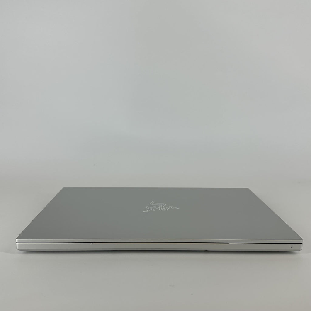 Razer Blade 14 2025 White 2.0 GHz AMD Ryzen AI 9 365 32GB RAM 2TB Solid State Drive NVIDIA GeForce RTX 5070 8 GB