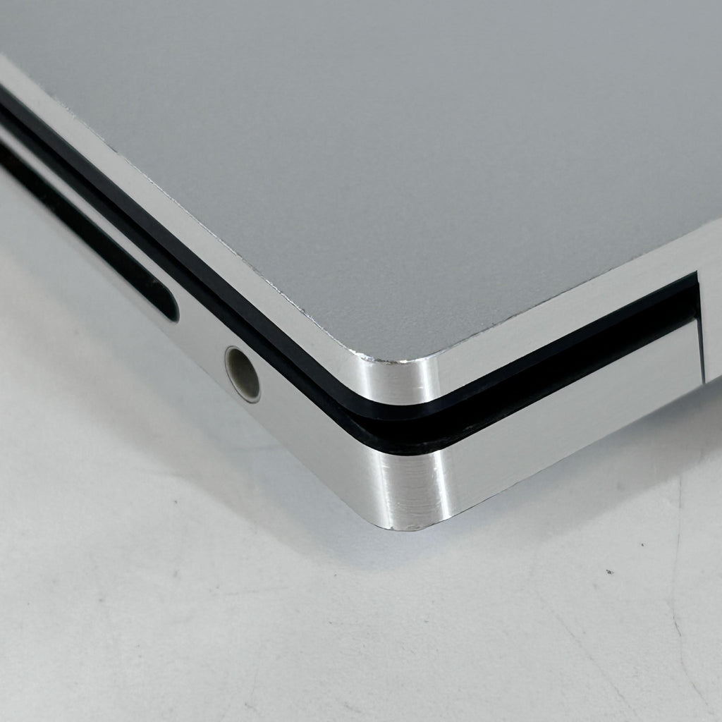 Dell XPS 15 9520 Silver 2.3 GHz Intel Core i7 12th Gen. 32GB RAM 1TB Solid State Drive