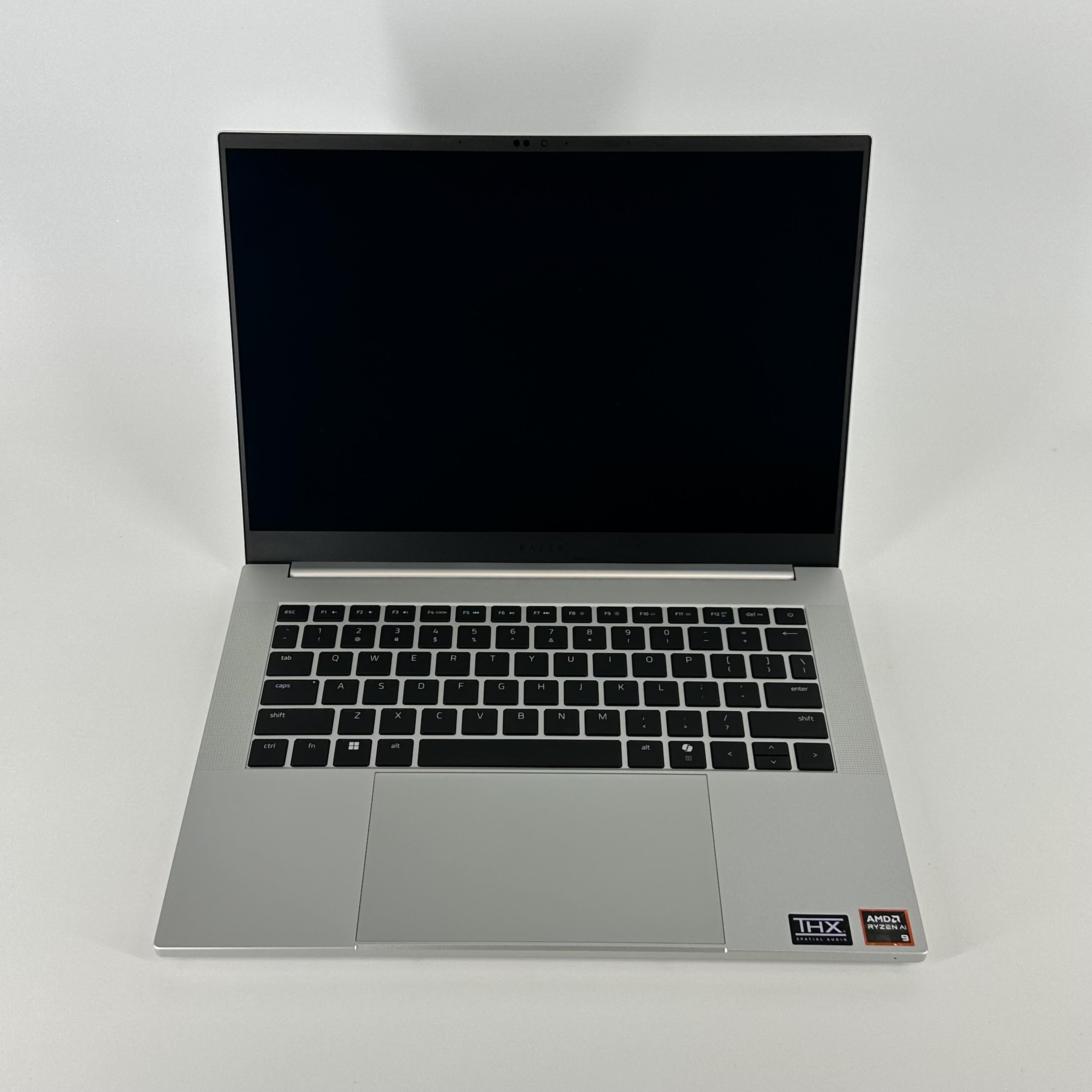 Razer Blade 14 2025 White 2.0 GHz AMD Ryzen AI 9 365 32GB RAM 2TB Solid State Drive NVIDIA GeForce RTX 5070 8 GB