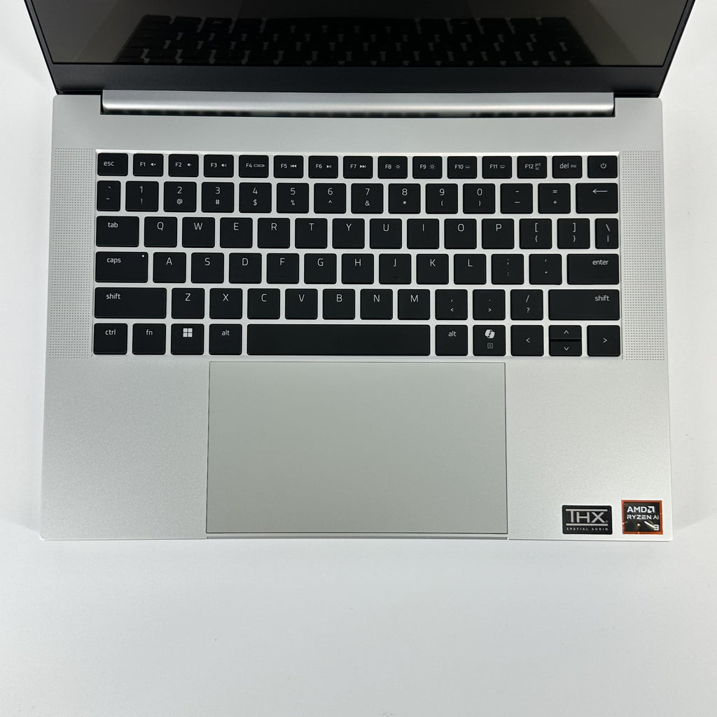 Razer Blade 14 2025 White 2.0 GHz AMD Ryzen AI 9 365 32GB RAM 2TB Solid State Drive NVIDIA GeForce RTX 5070 8 GB