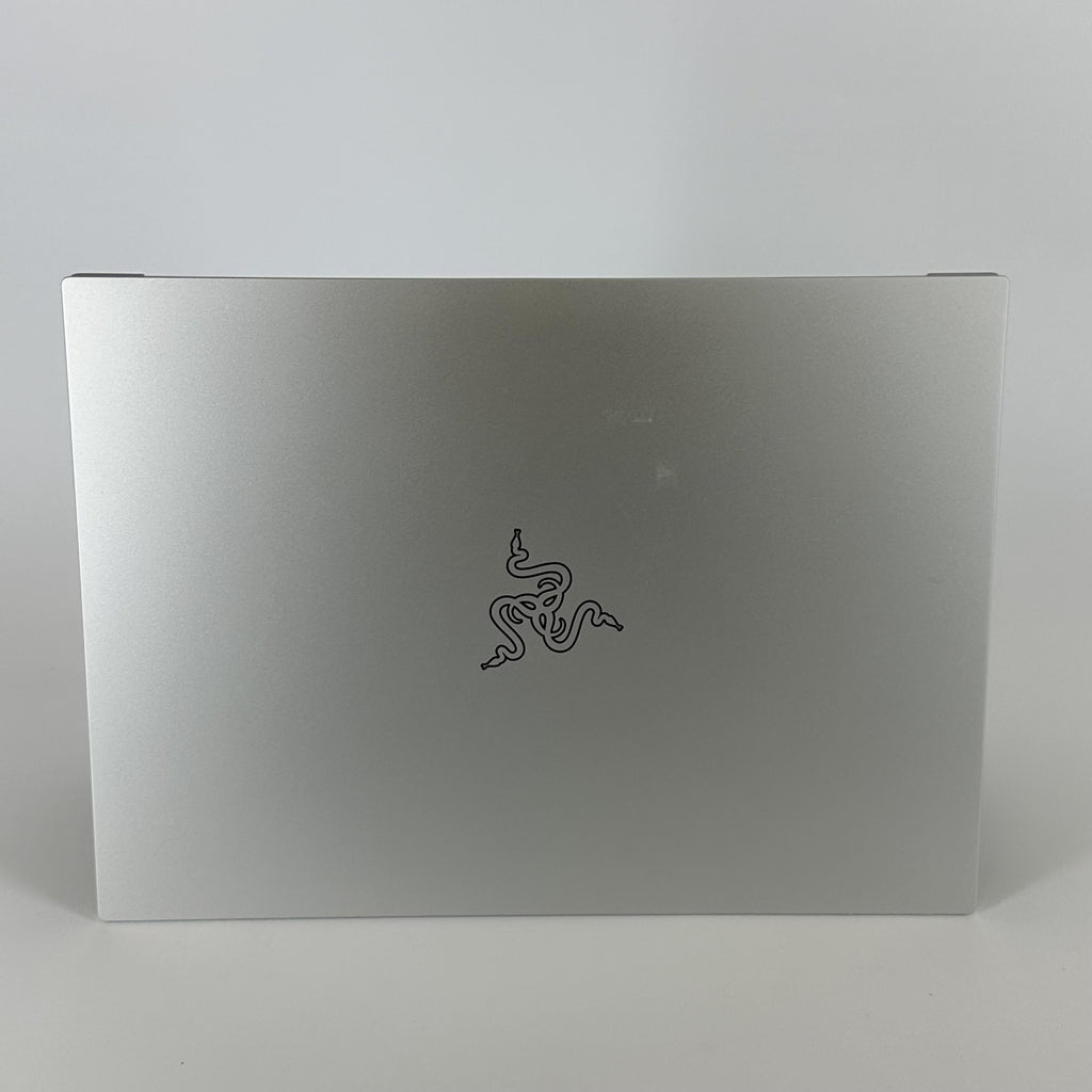 Razer Blade 14 2025 White 2.0 GHz AMD Ryzen AI 9 365 32GB RAM 2TB Solid State Drive NVIDIA GeForce RTX 5070 8 GB