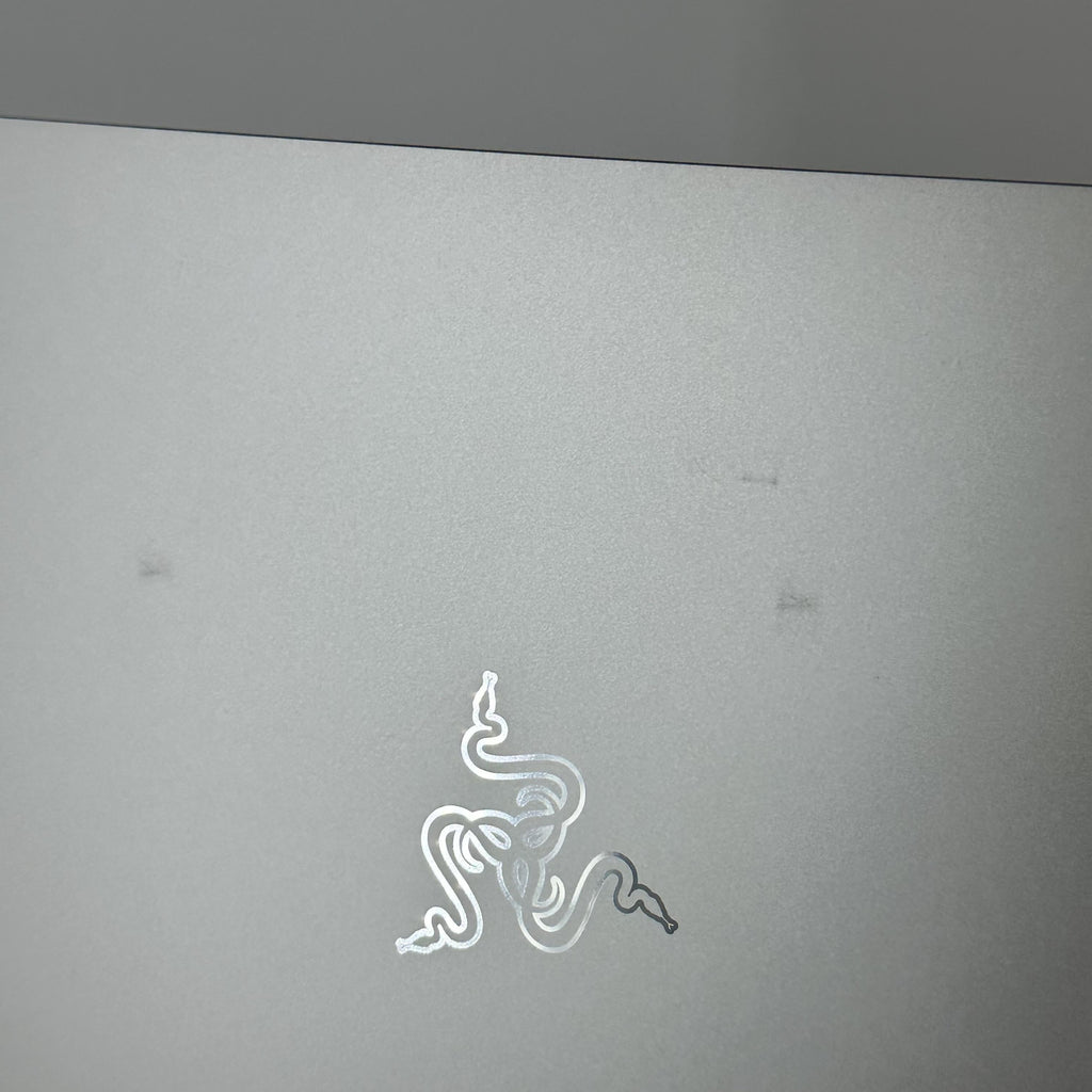 Razer Blade 14 2025 White 2.0 GHz AMD Ryzen AI 9 365 32GB RAM 2TB Solid State Drive NVIDIA GeForce RTX 5070 8 GB