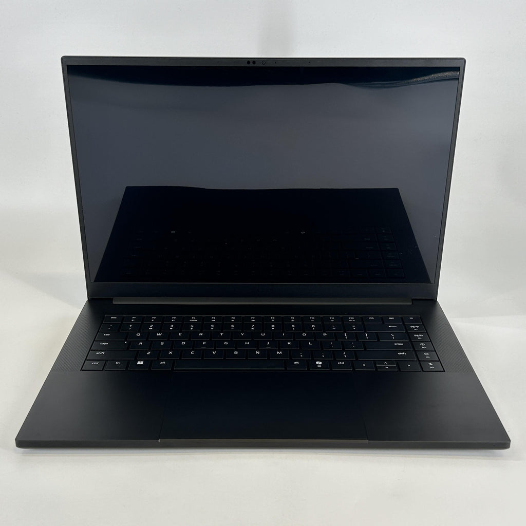 Razer Blade 16 2025 Black 2.0 GHz AMD Ryzen AI 9 HX 370 32GB RAM 2TB Solid State Drive NVIDIA GeForce RTX 5090 24 GB