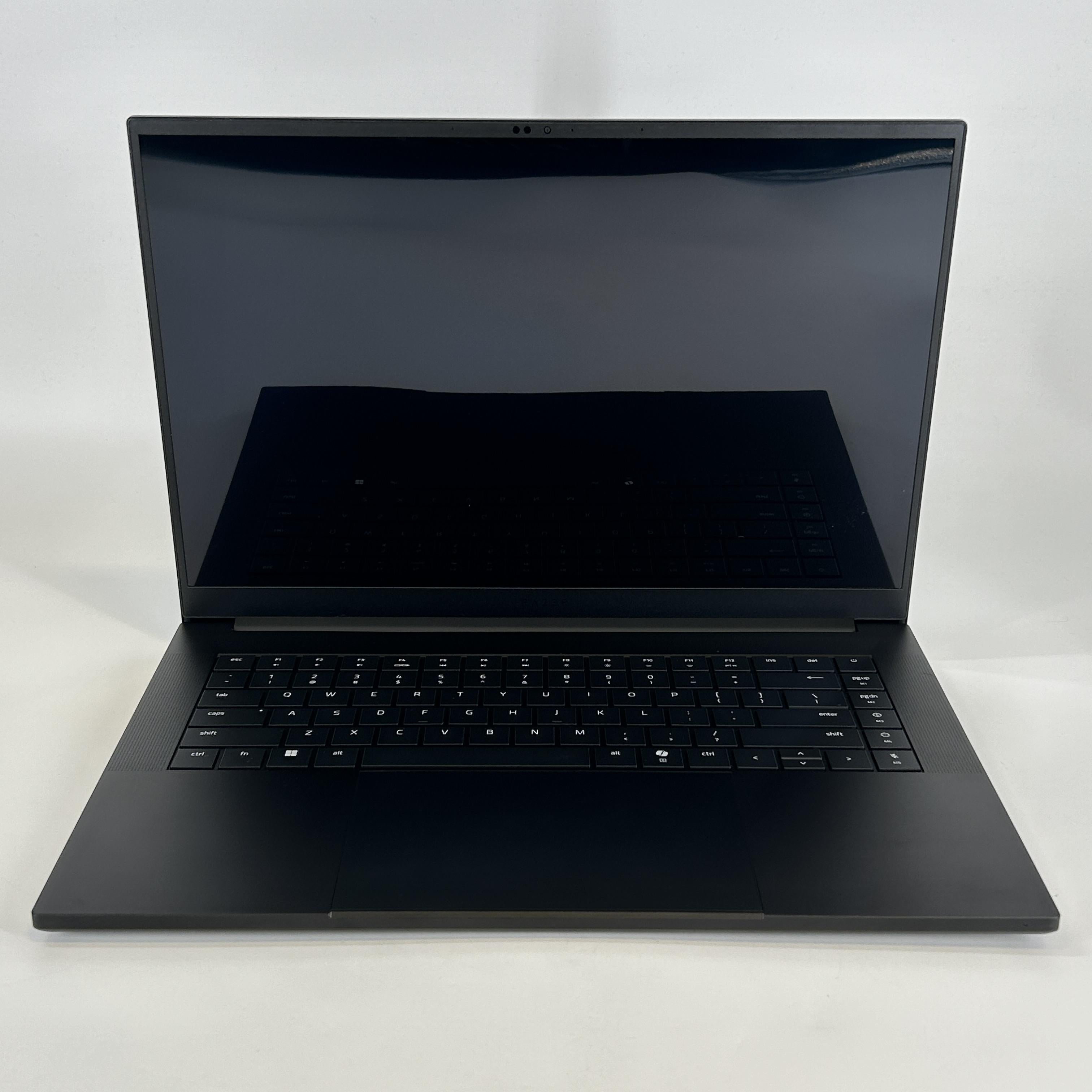 Razer Blade 16 2025 Black 2.0 GHz AMD Ryzen AI 9 HX 370 32GB RAM 2TB Solid State Drive NVIDIA GeForce RTX 5090 24 GB