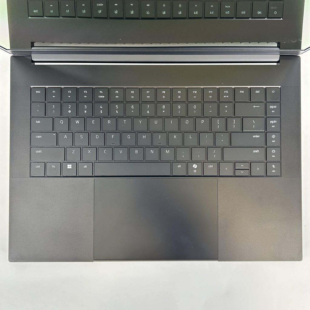 Razer Blade 16 2025 Black 2.0 GHz AMD Ryzen AI 9 HX 370 32GB RAM 2TB Solid State Drive NVIDIA GeForce RTX 5090 24 GB