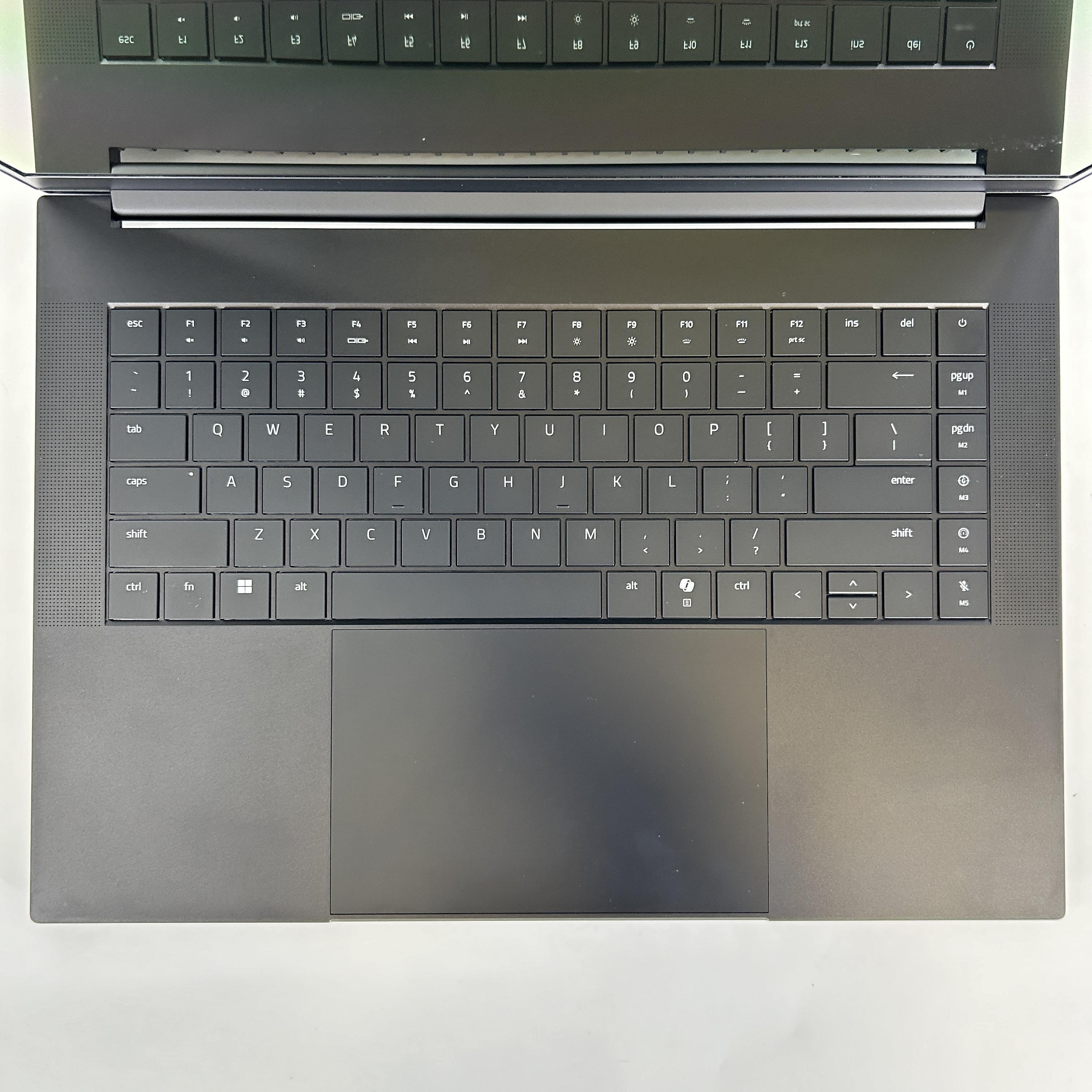 Razer Blade 16 2025 Black 2.0 GHz AMD Ryzen AI 9 HX 370 32GB RAM 2TB Solid State Drive NVIDIA GeForce RTX 5090 24 GB