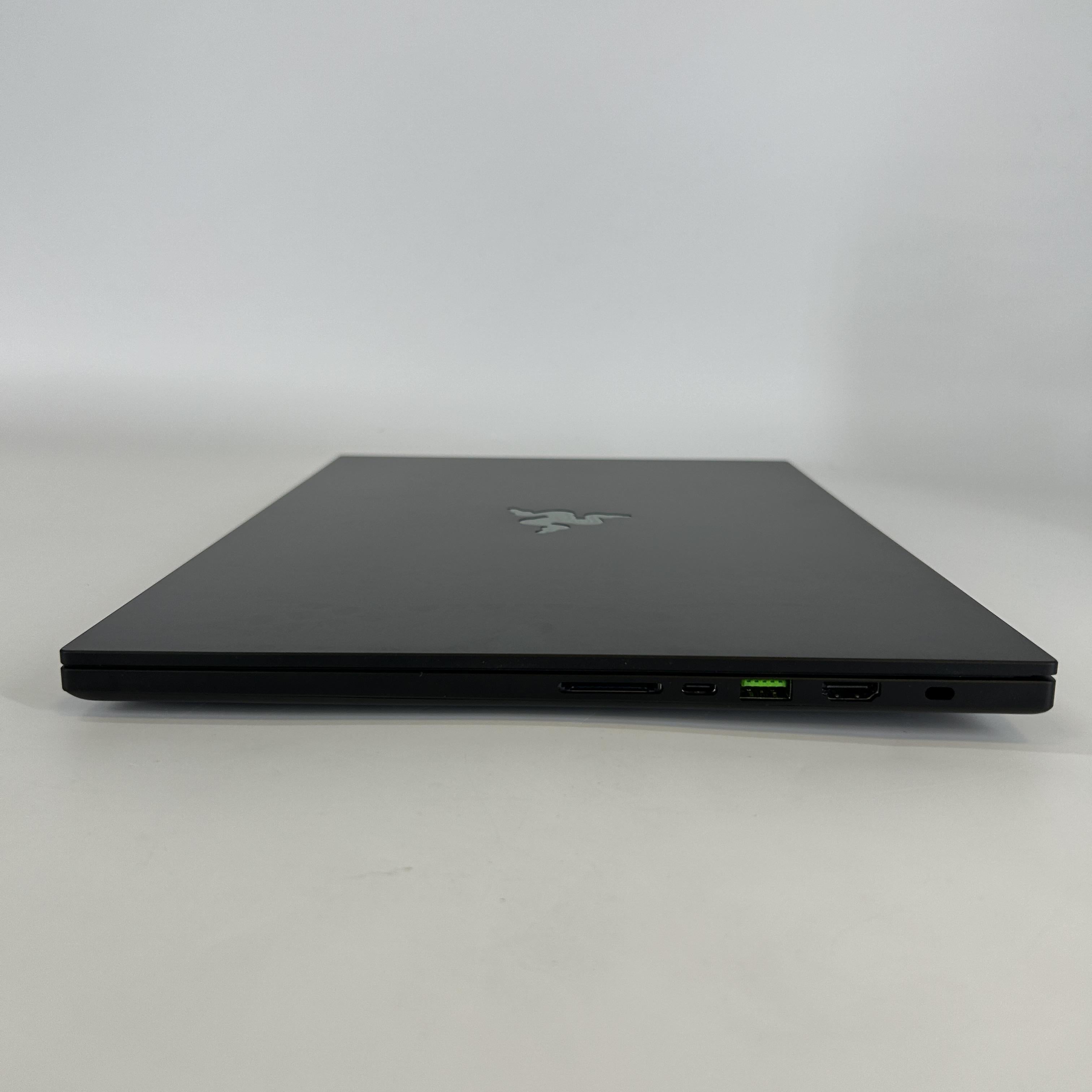 Razer Blade 16 2025 Black 2.0 GHz AMD Ryzen AI 9 HX 370 32GB RAM 2TB Solid State Drive NVIDIA GeForce RTX 5090 24 GB