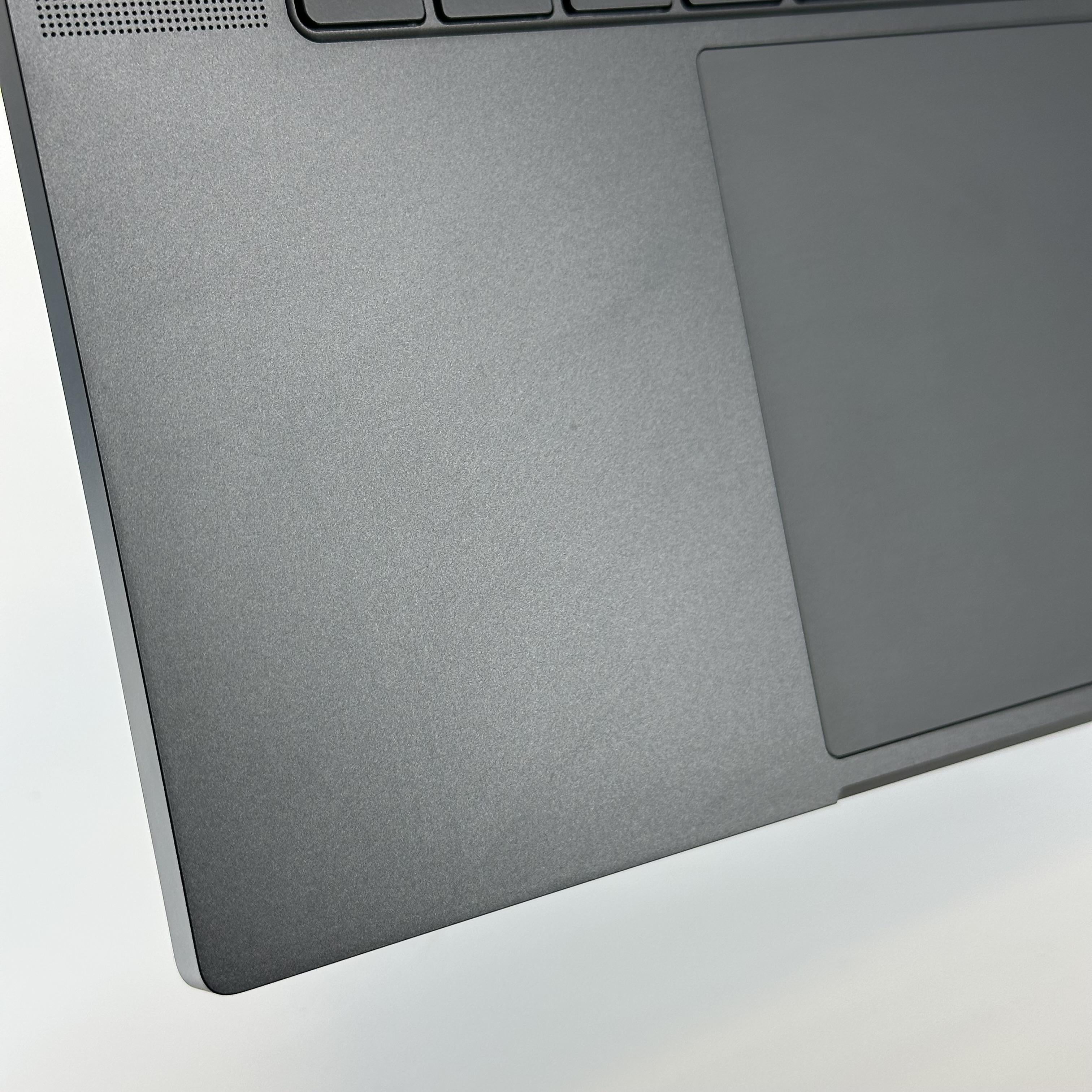Razer Blade 16 2024 Black 2.2 GHz Intel Core i9 14th Gen. 64GB RAM 2TB Solid State Drive 2TB Solid State Drive NVIDIA GeForce RTX 4090 16 GB