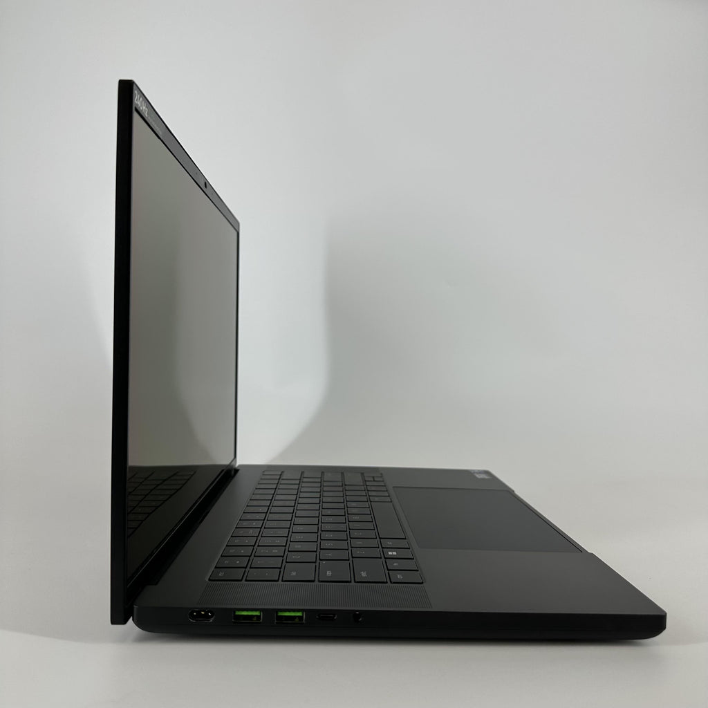 Razer Blade 16 2024 Black 2.2 GHz Intel Core i9 14th Gen. 64GB RAM 2TB Solid State Drive 2TB Solid State Drive NVIDIA GeForce RTX 4090 16 GB