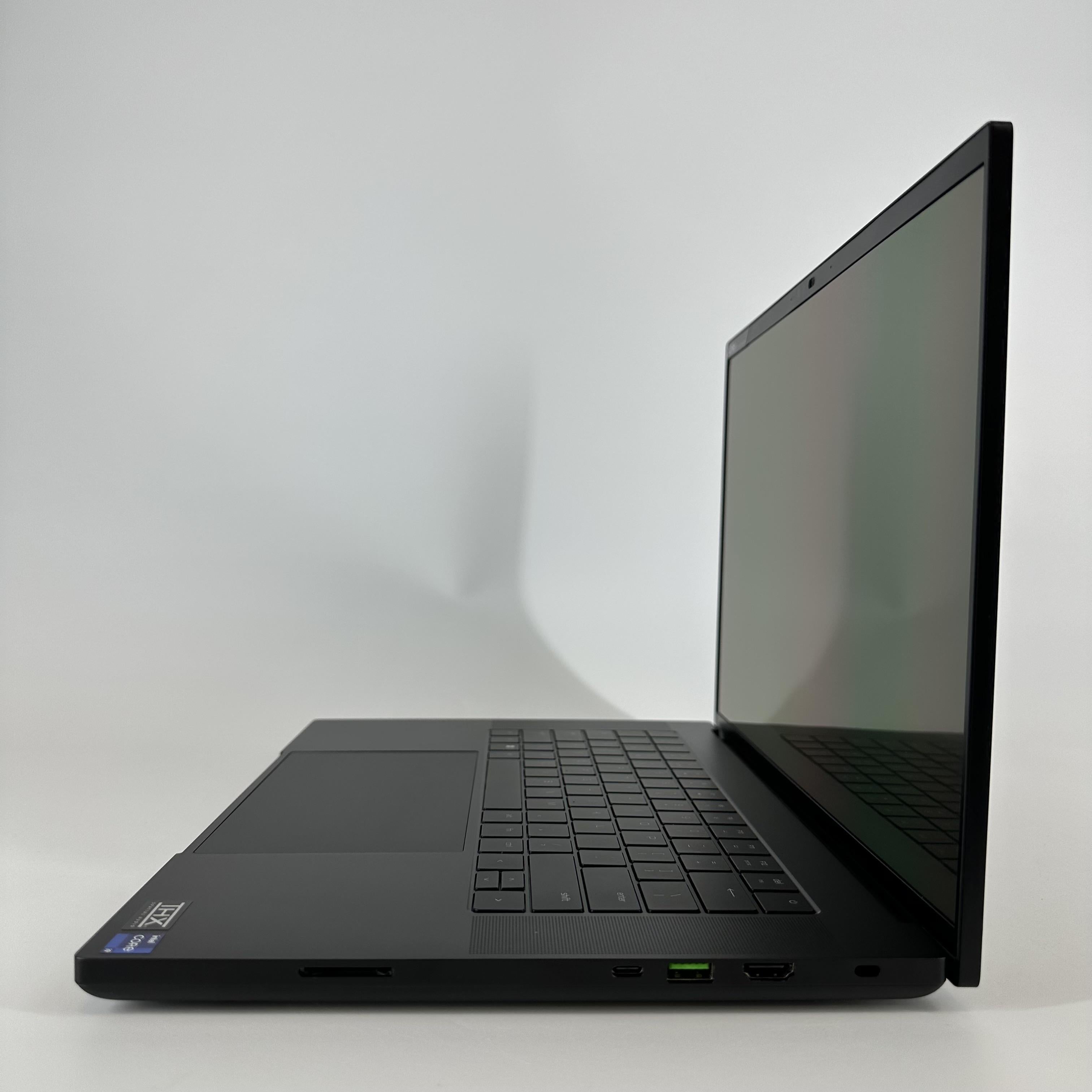 Razer Blade 16 2024 Black 2.2 GHz Intel Core i9 14th Gen. 64GB RAM 2TB Solid State Drive 2TB Solid State Drive NVIDIA GeForce RTX 4090 16 GB