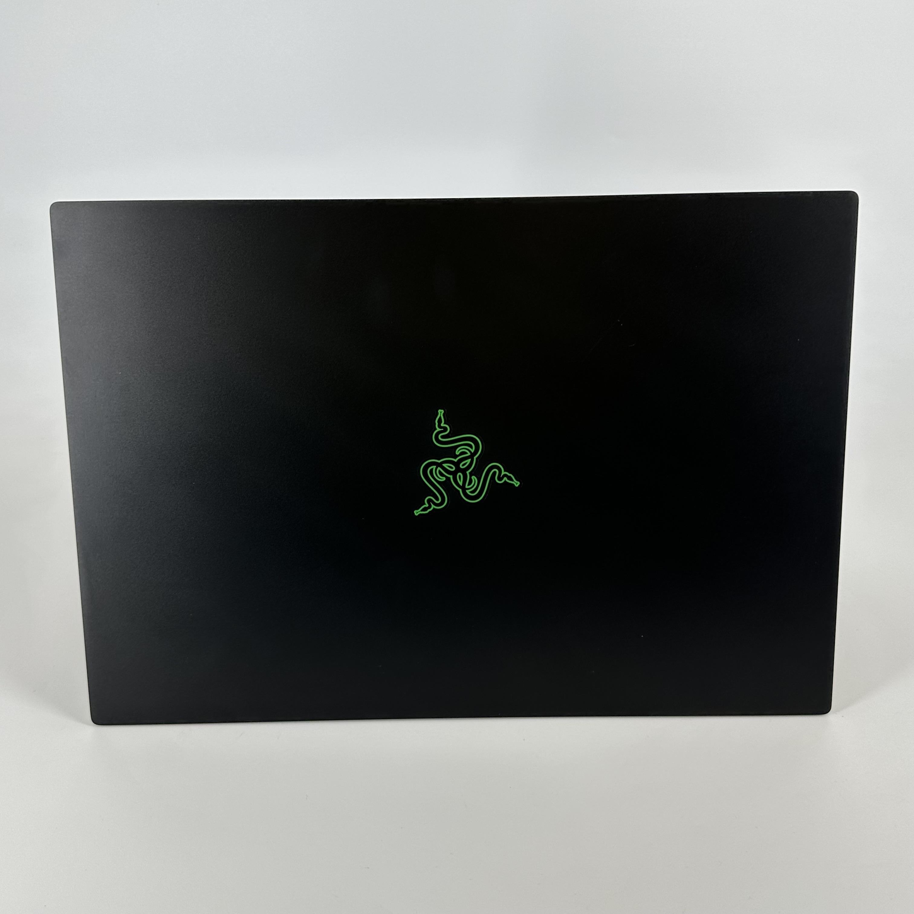 Razer Blade 16 2024 Black 2.2 GHz Intel Core i9 14th Gen. 64GB RAM 2TB Solid State Drive 2TB Solid State Drive NVIDIA GeForce RTX 4090 16 GB