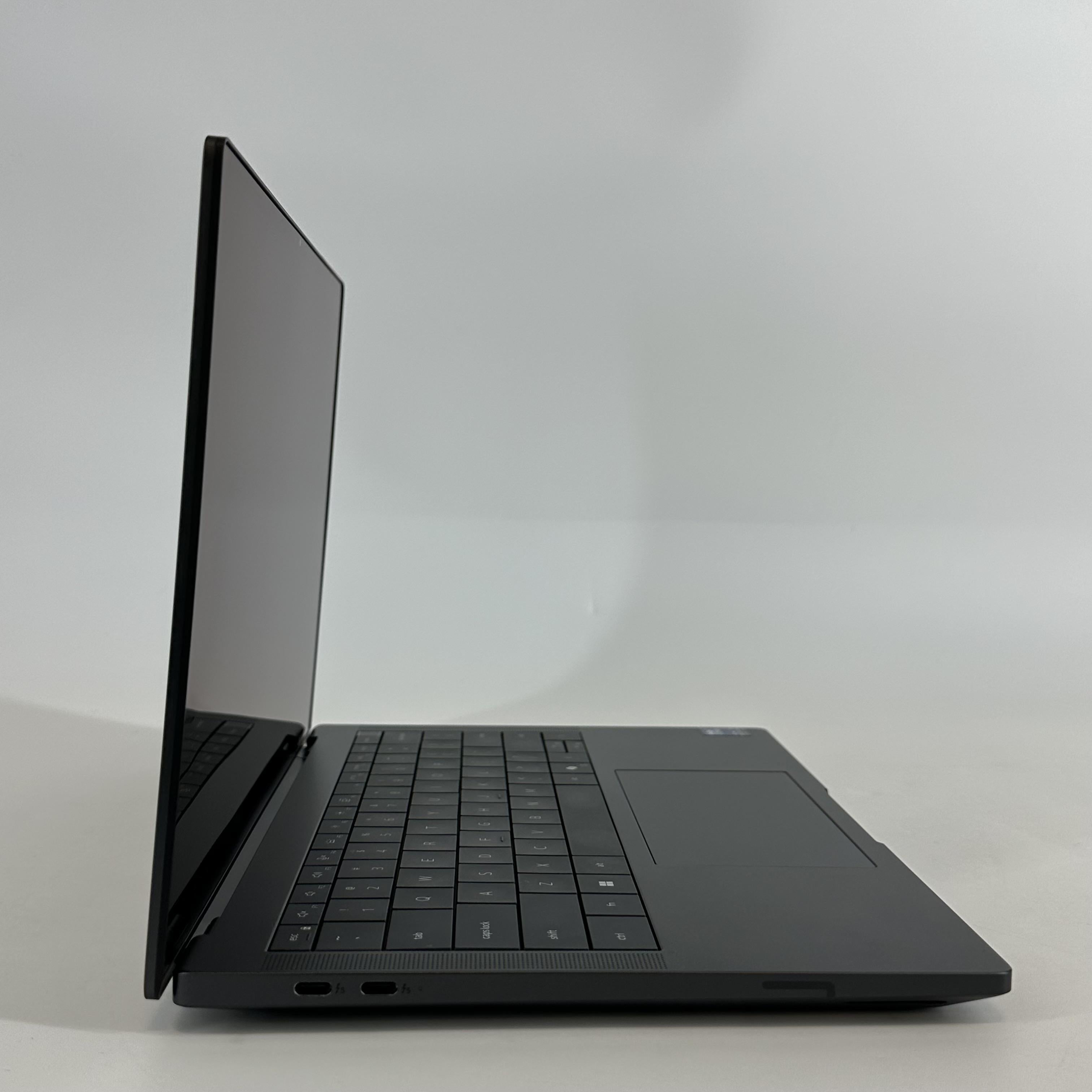 Dell Pro Max 14 Premium MA14250 Magnetite 2.9 GHz Intel Core Ultra 9 Series 2 64GB RAM 1TB Solid State Drive NVIDIA RTX PRO 2000 Blackwell 8 GB