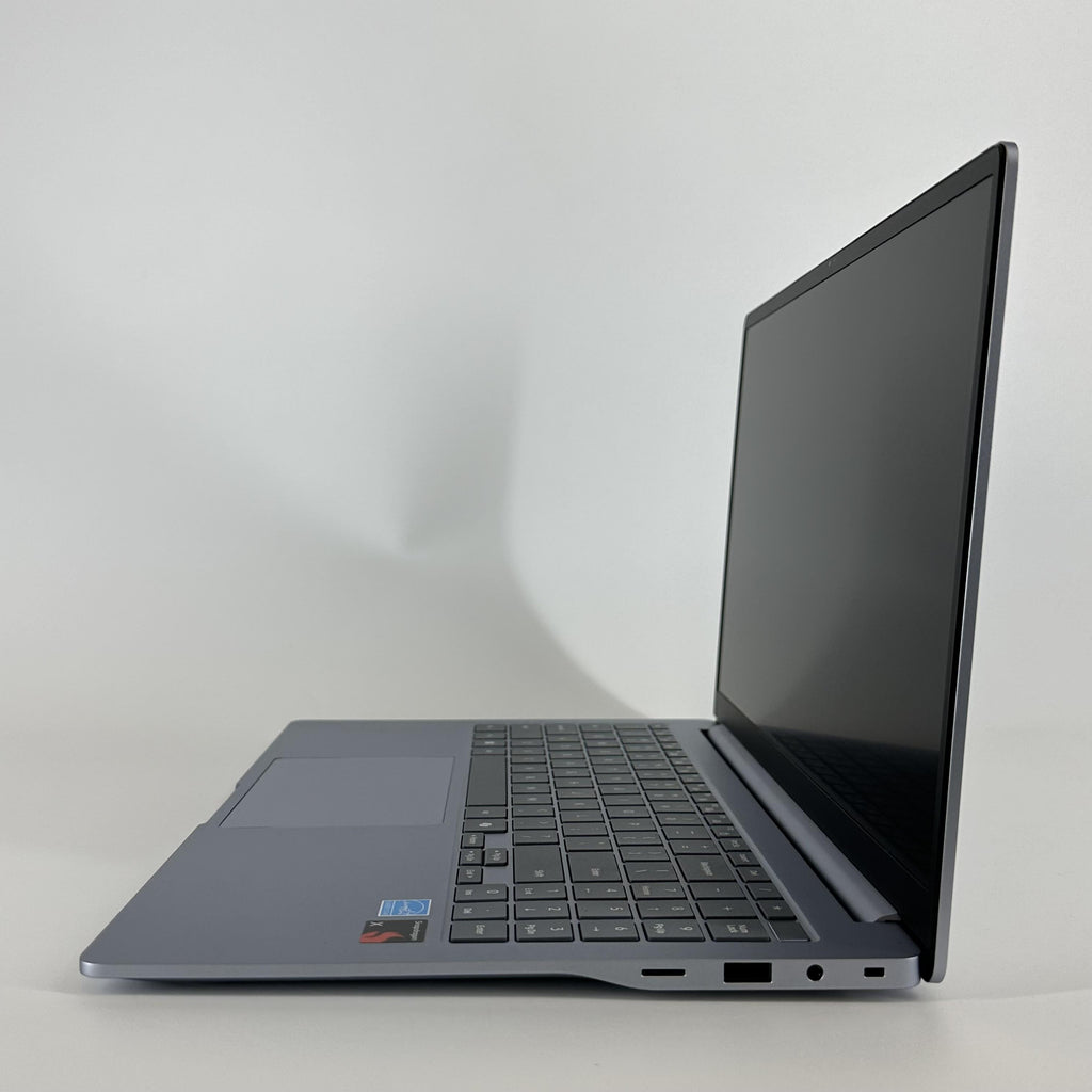 Samsung Galaxy Book4  Edge 15.6 Silver 2.9 GHz Qualcomm Snapdragon X Plus 16GB RAM 512GB Solid State Drive