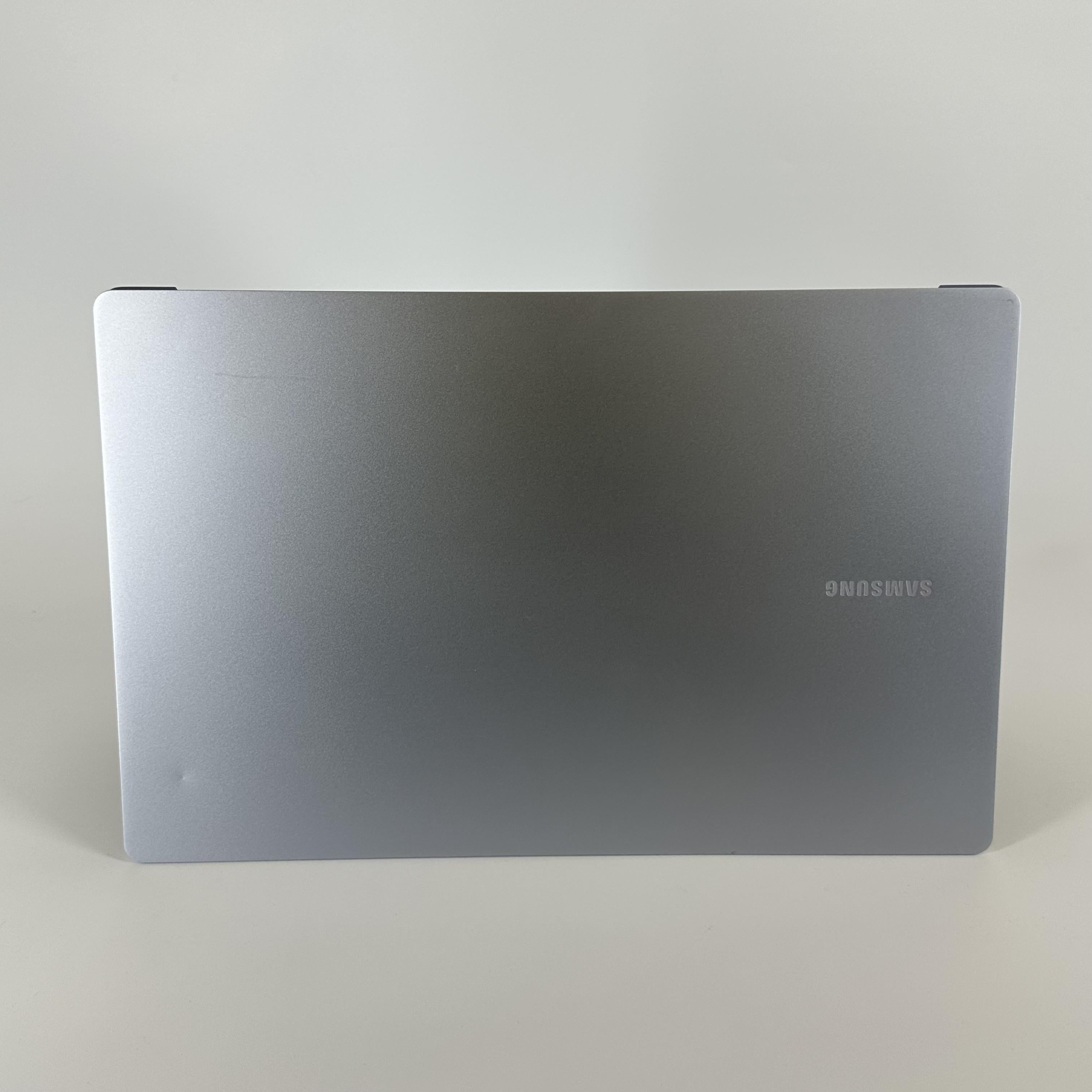 Samsung Galaxy Book4  Edge 15.6 Silver 2.9 GHz Qualcomm Snapdragon X Plus 16GB RAM 512GB Solid State Drive