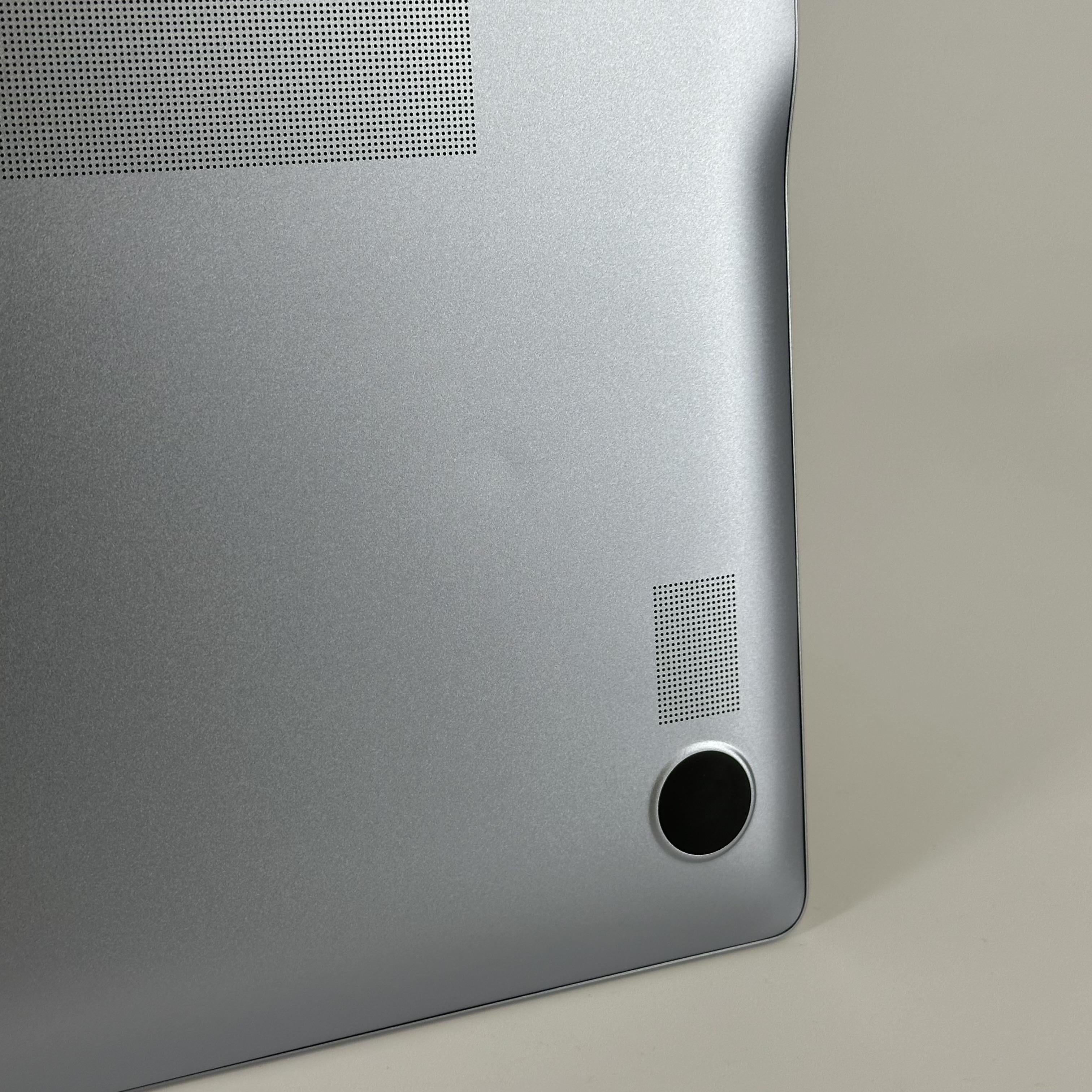 Samsung Galaxy Book4  Edge 15.6 Silver 2.9 GHz Qualcomm Snapdragon X Plus 16GB RAM 512GB Solid State Drive