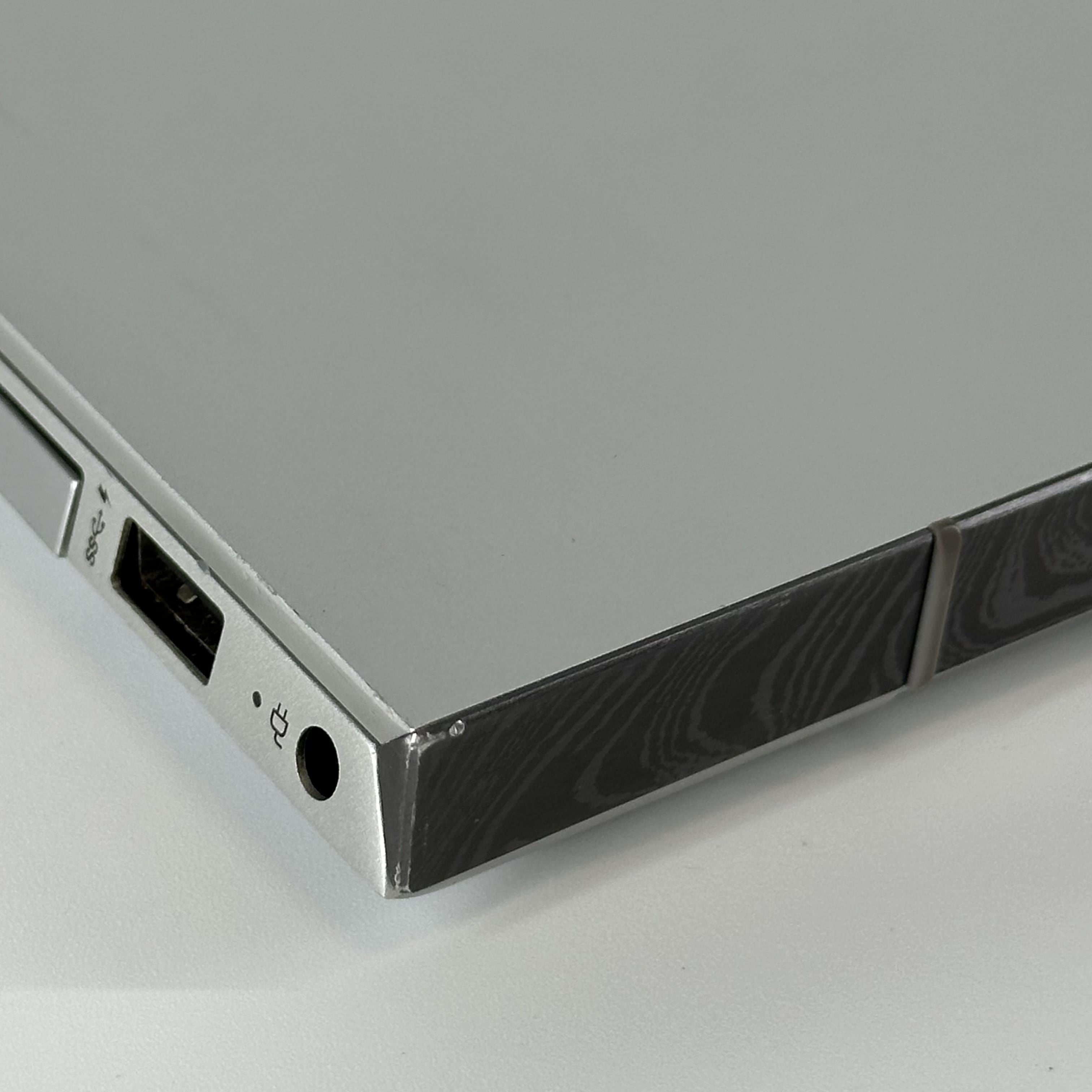 HP Envy 17 Silver 1.8 GHz Intel Core i7 8th Gen. 16GB RAM 512GB Solid State Drive NVIDIA GeForce MX150 4 GB