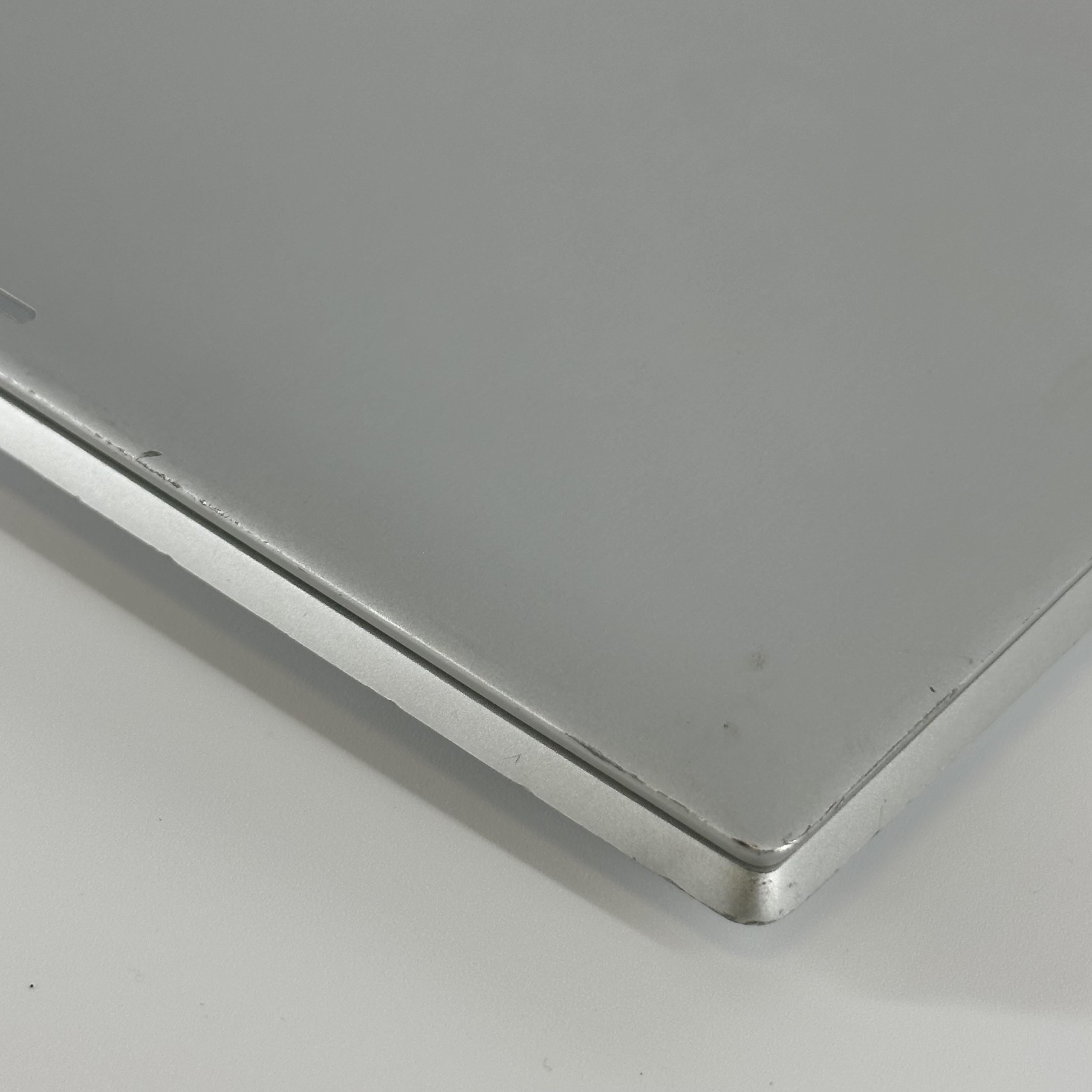 HP Envy 17 Silver 1.8 GHz Intel Core i7 8th Gen. 16GB RAM 512GB Solid State Drive NVIDIA GeForce MX150 4 GB