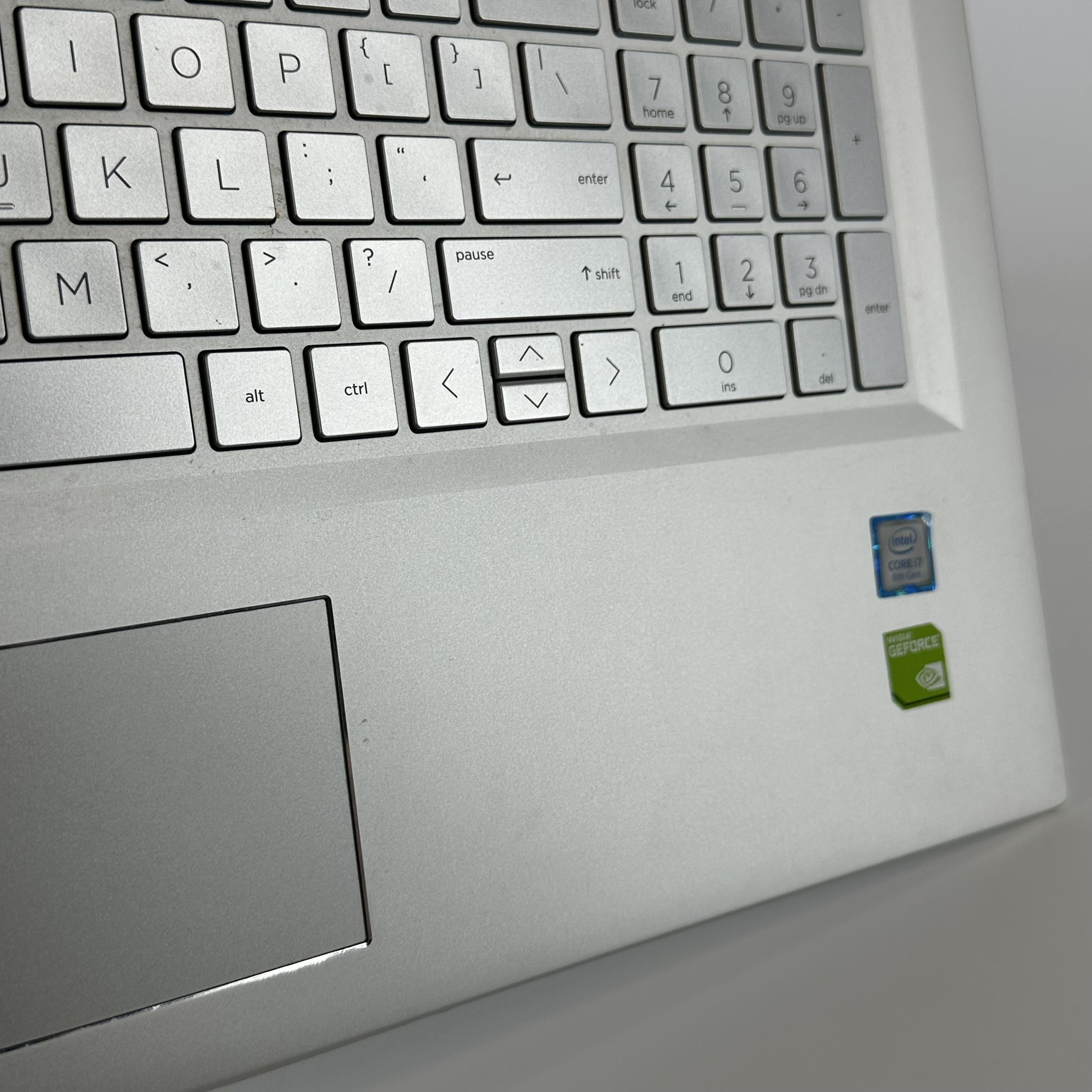 HP Envy 17 Silver 1.8 GHz Intel Core i7 8th Gen. 16GB RAM 512GB Solid State Drive NVIDIA GeForce MX150 4 GB