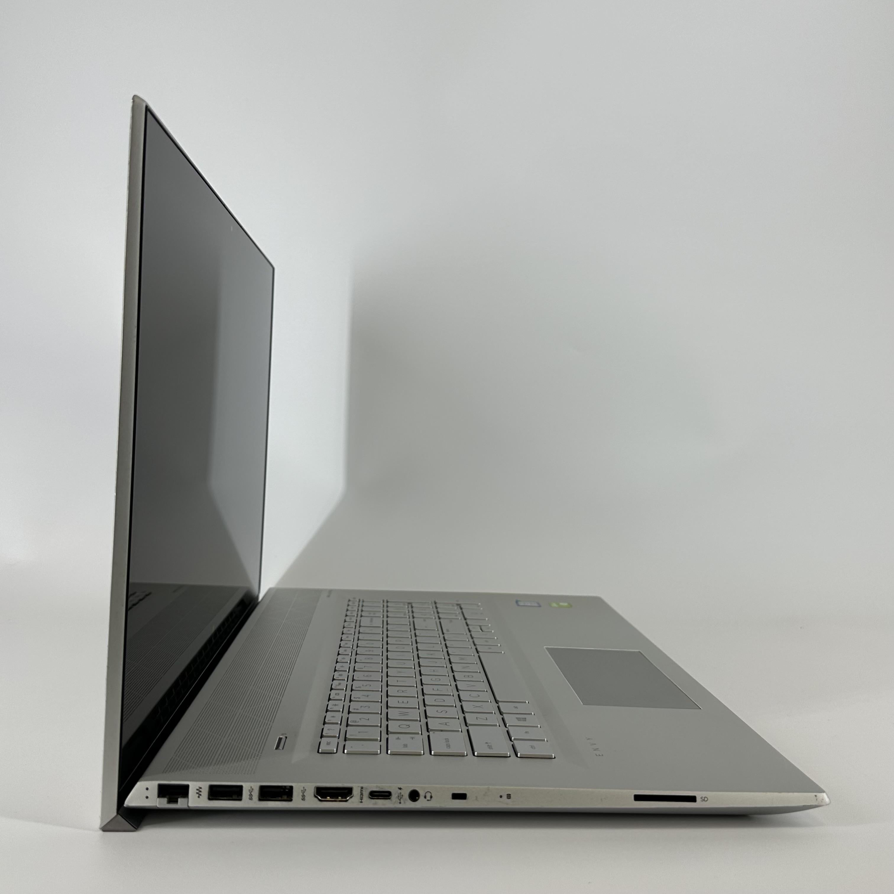 HP Envy 17 Silver 1.8 GHz Intel Core i7 8th Gen. 16GB RAM 512GB Solid State Drive NVIDIA GeForce MX150 4 GB